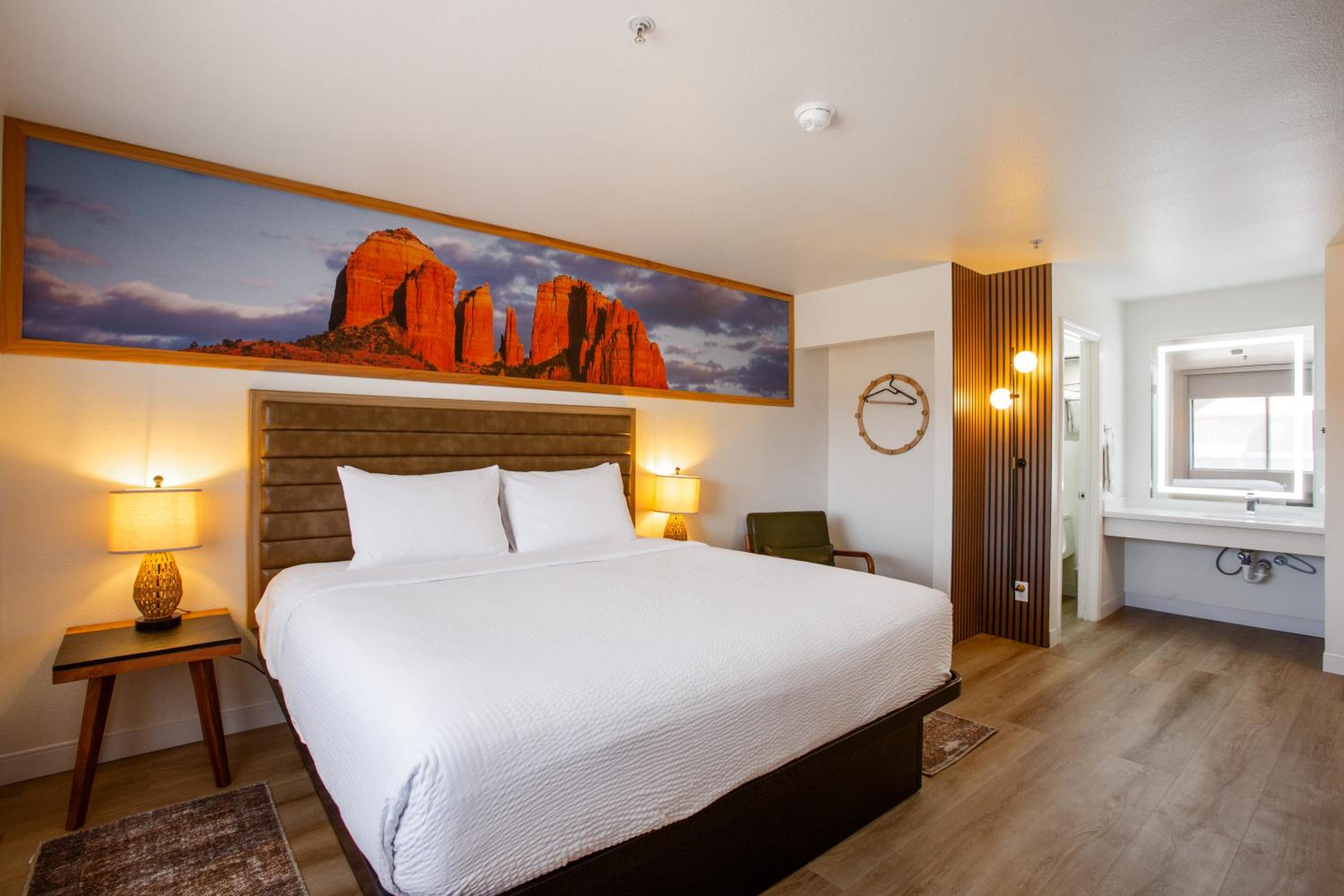 King Room - Pool View - Photo 5