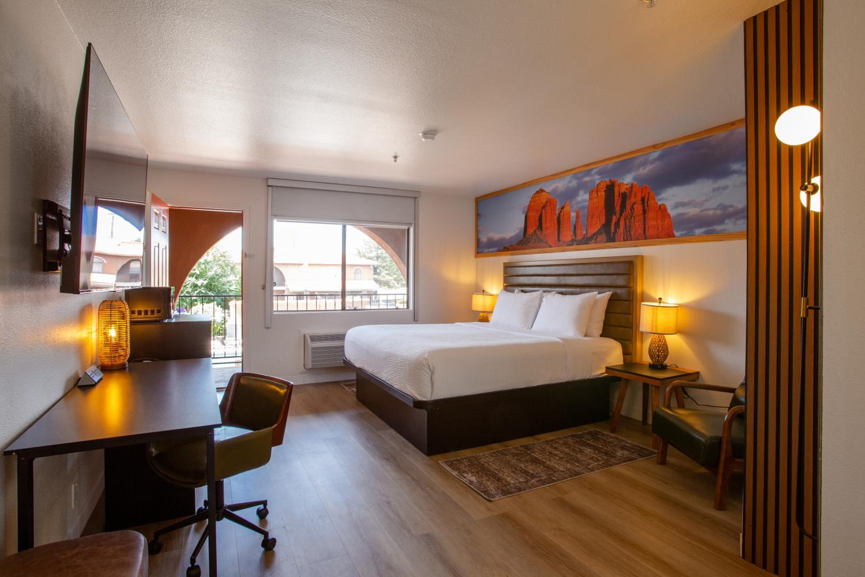 King Room - Pool View - Photo 6