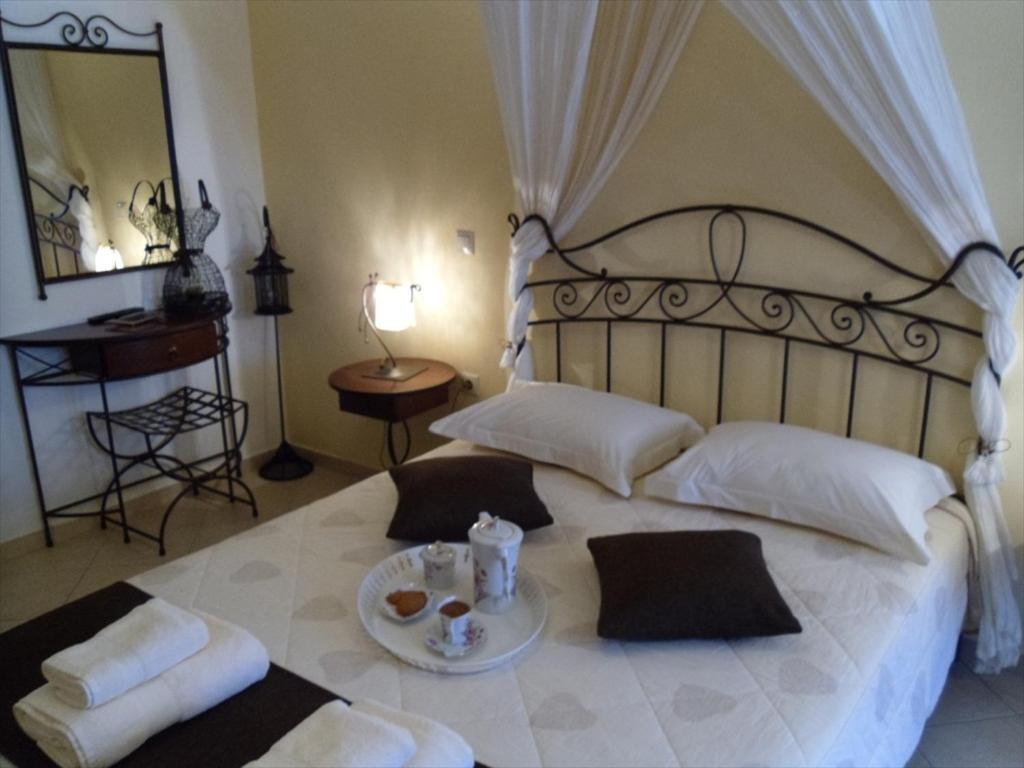 Double or Twin Room with Mountain View