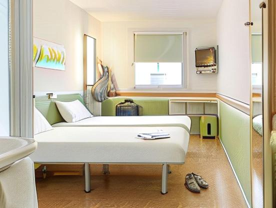 Twin Room - Photo 3