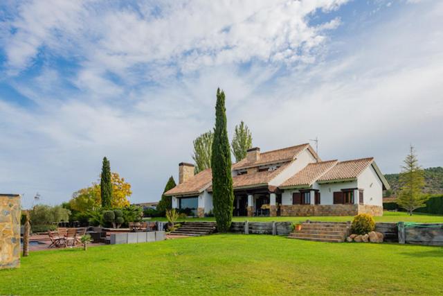 Villa photo 2