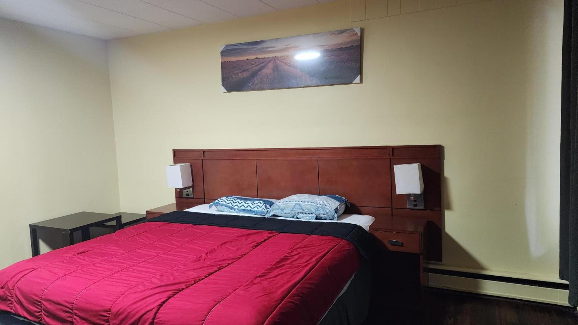 King Bed photo 3