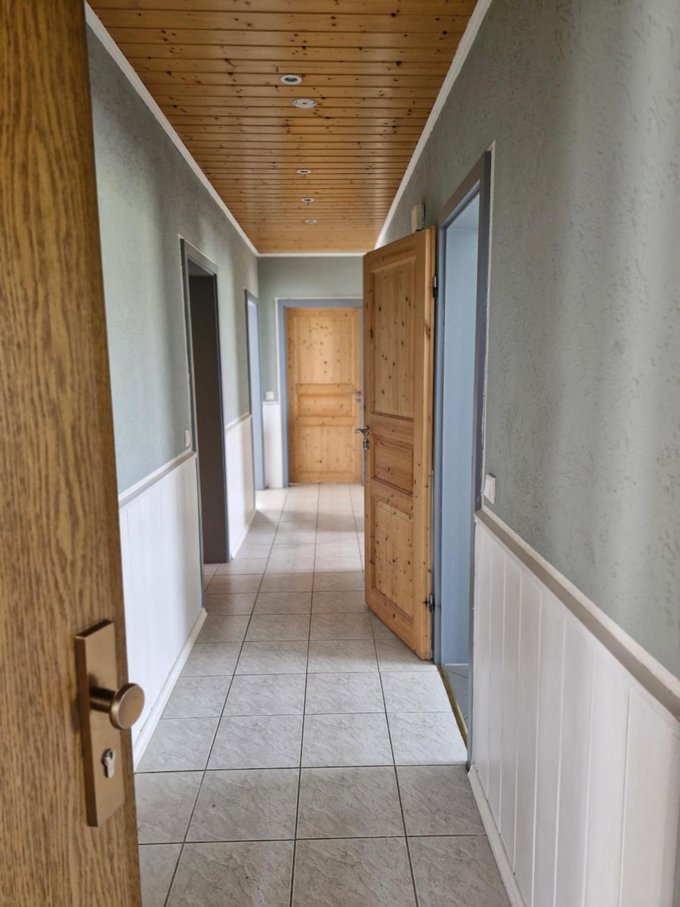 Four-Bedroom Apartment with Balcony  photo 2