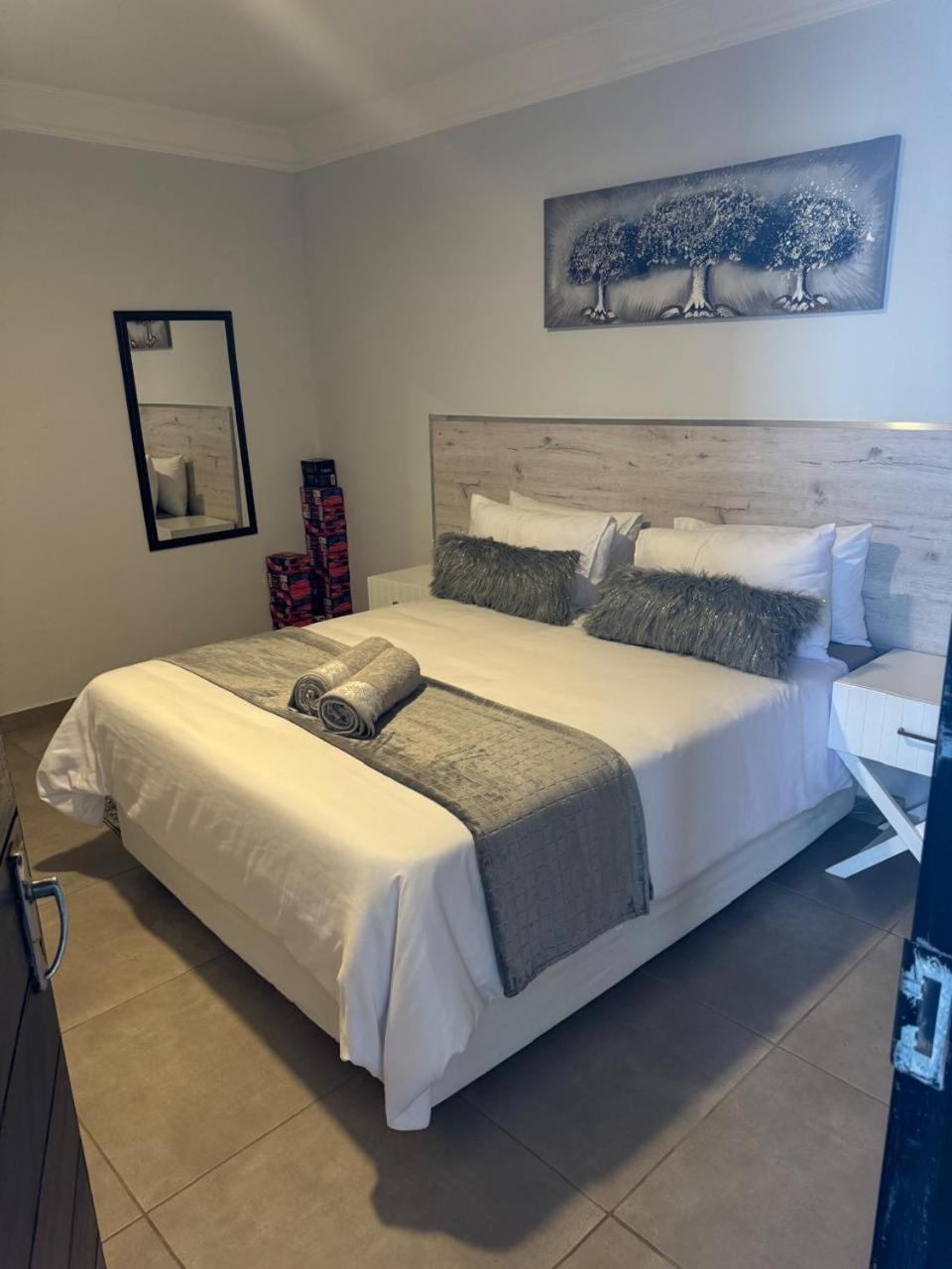 Deluxe King Room photo 1