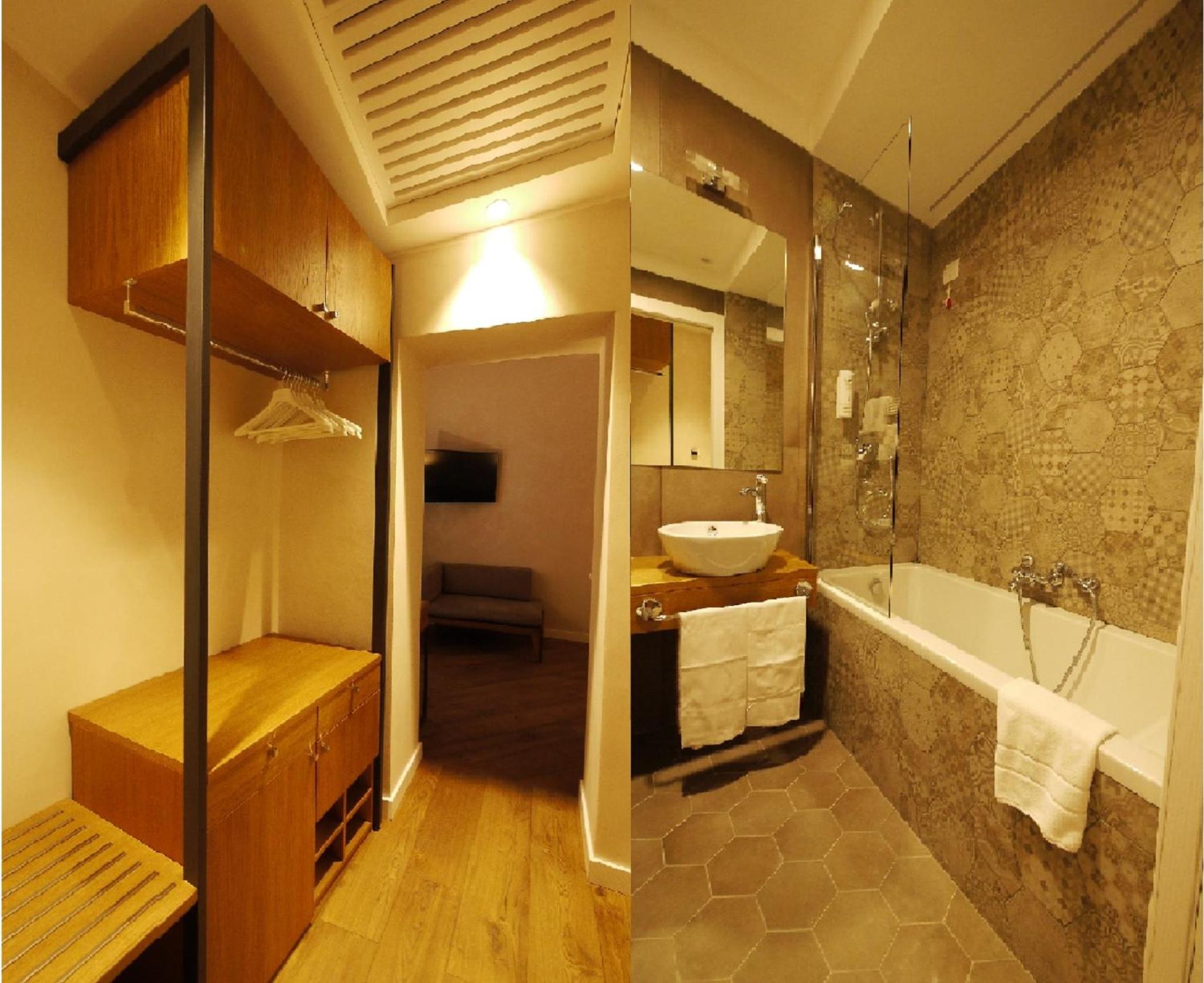 Superior Twin Room thumbnail 6