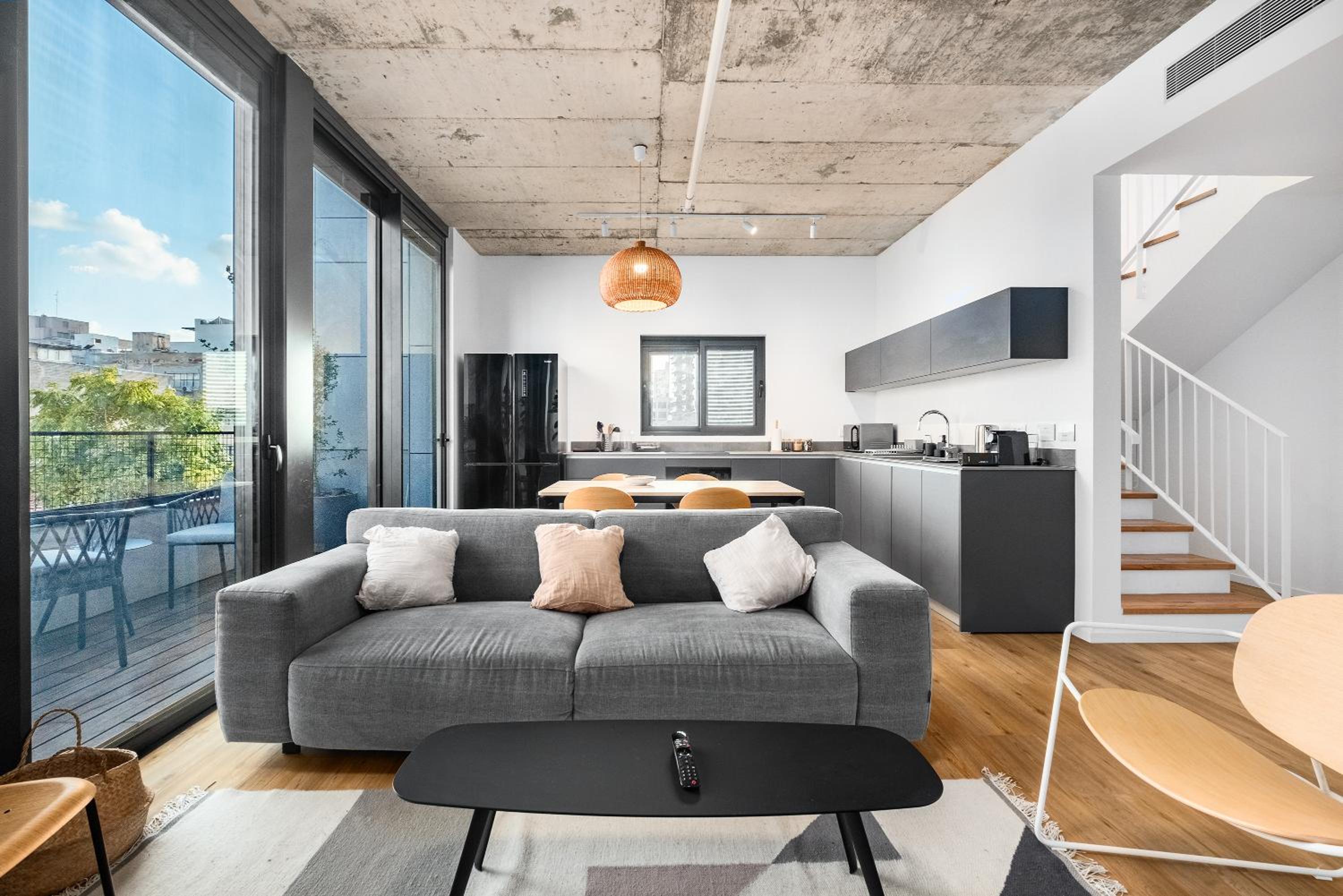 Four-Bedroom Apartment with Balcony