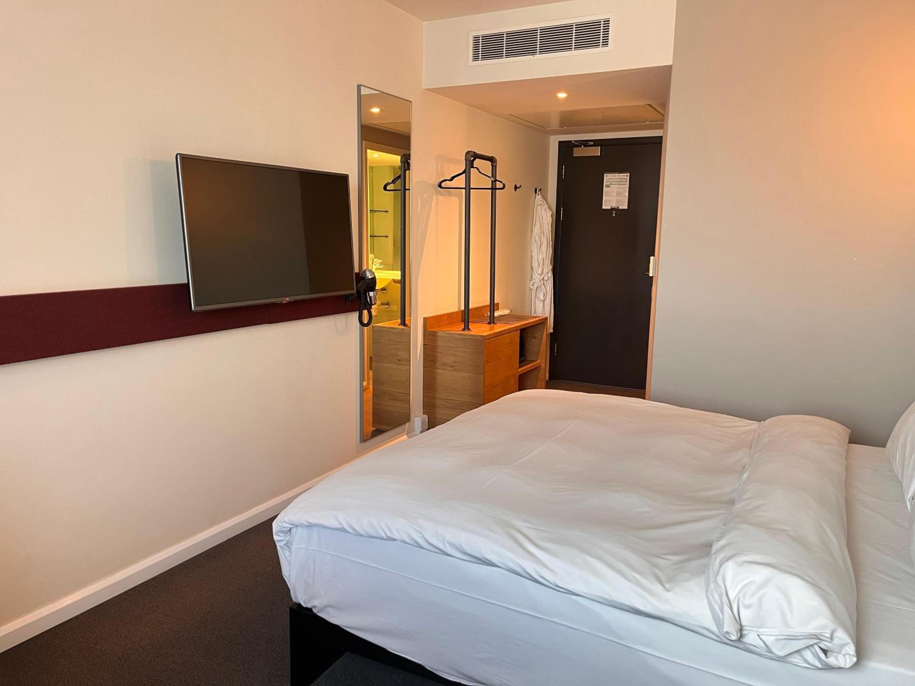 Double Room - Photo 9