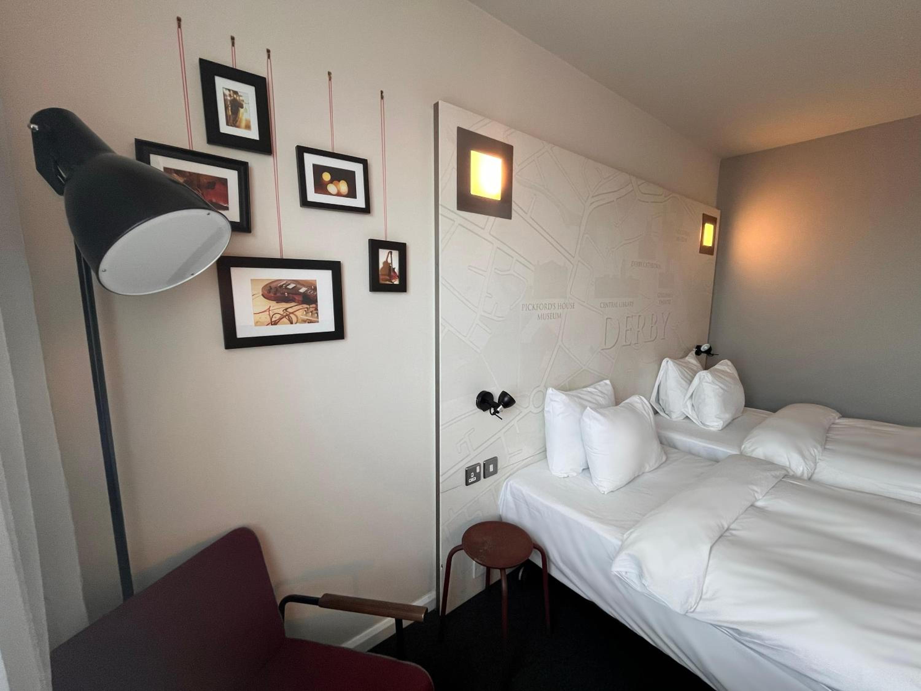 Twin Room - Photo 10