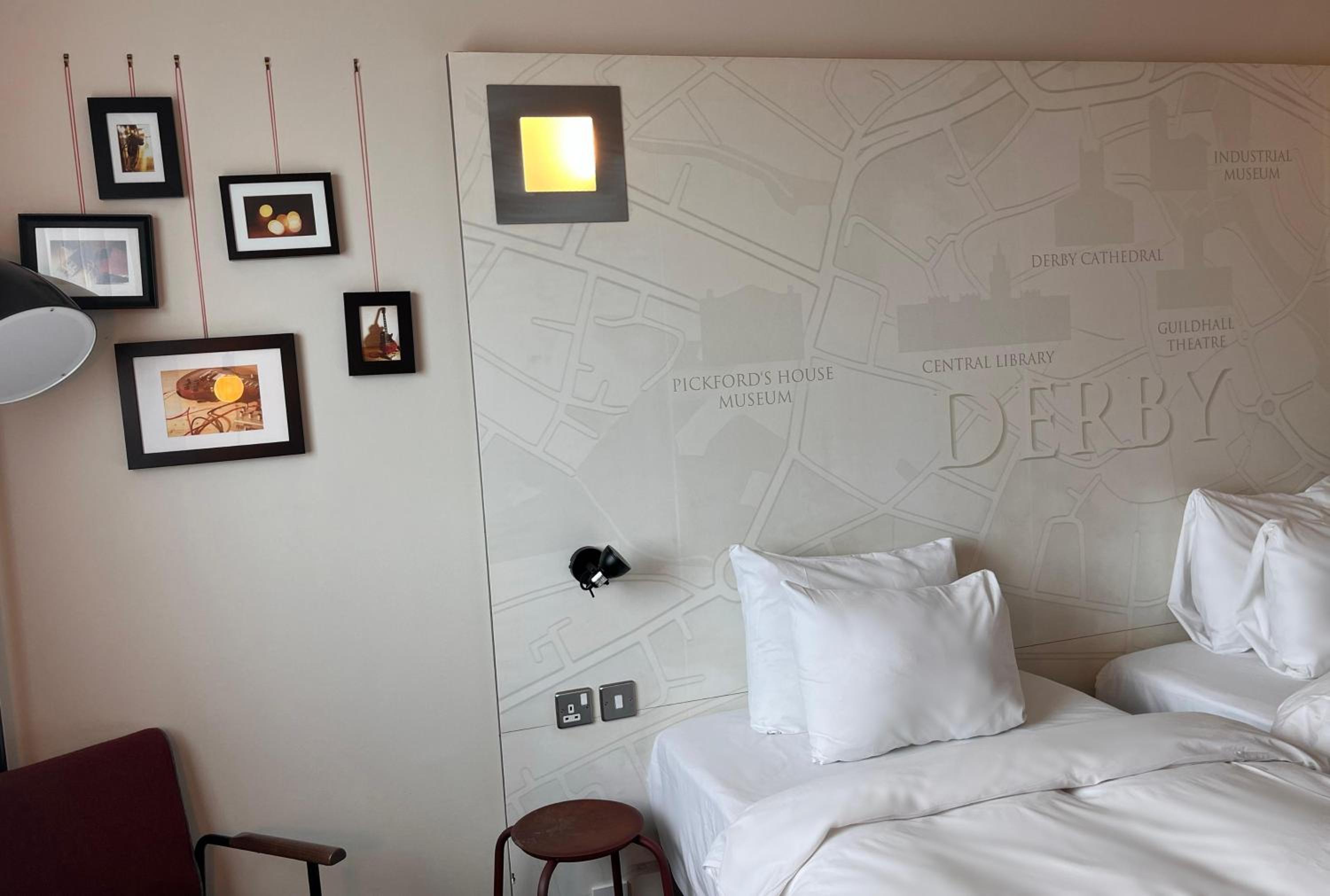 Twin Room - Photo 12