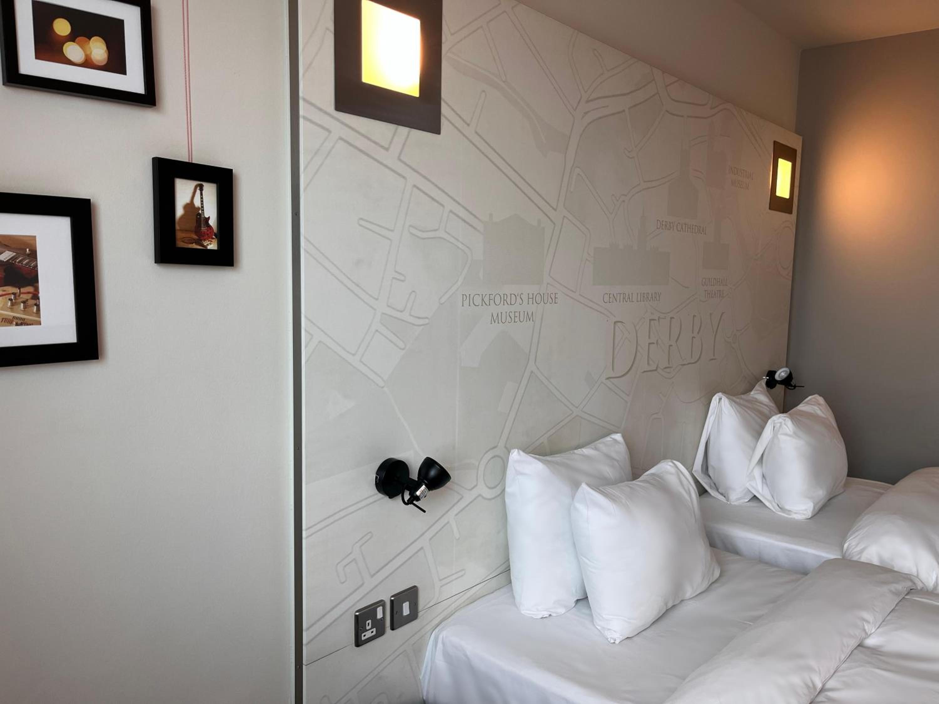 Twin Room - Photo 11