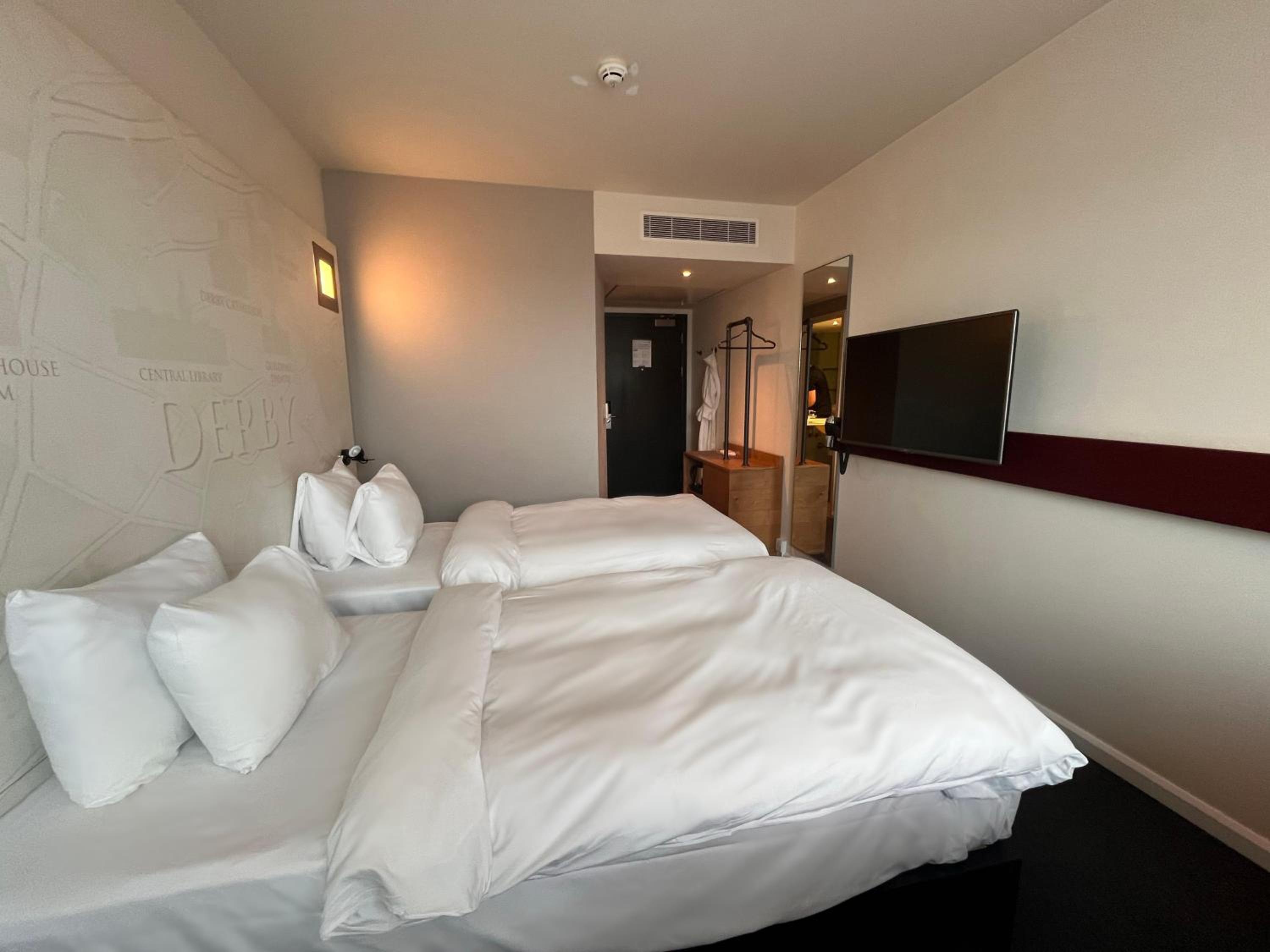 Twin Room - Photo 2