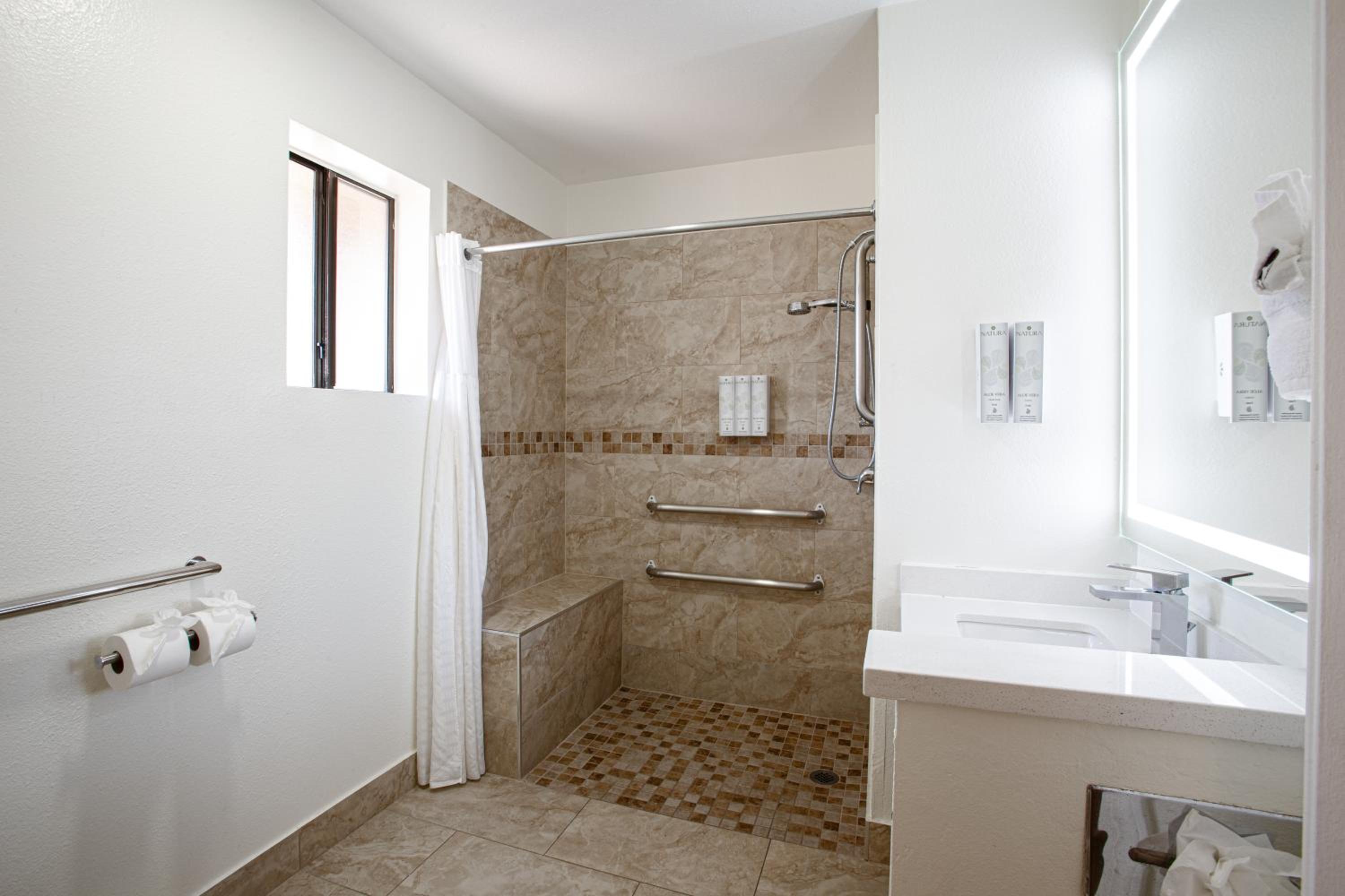 King Room - Disability Access - Non-Smoking - Photo 5