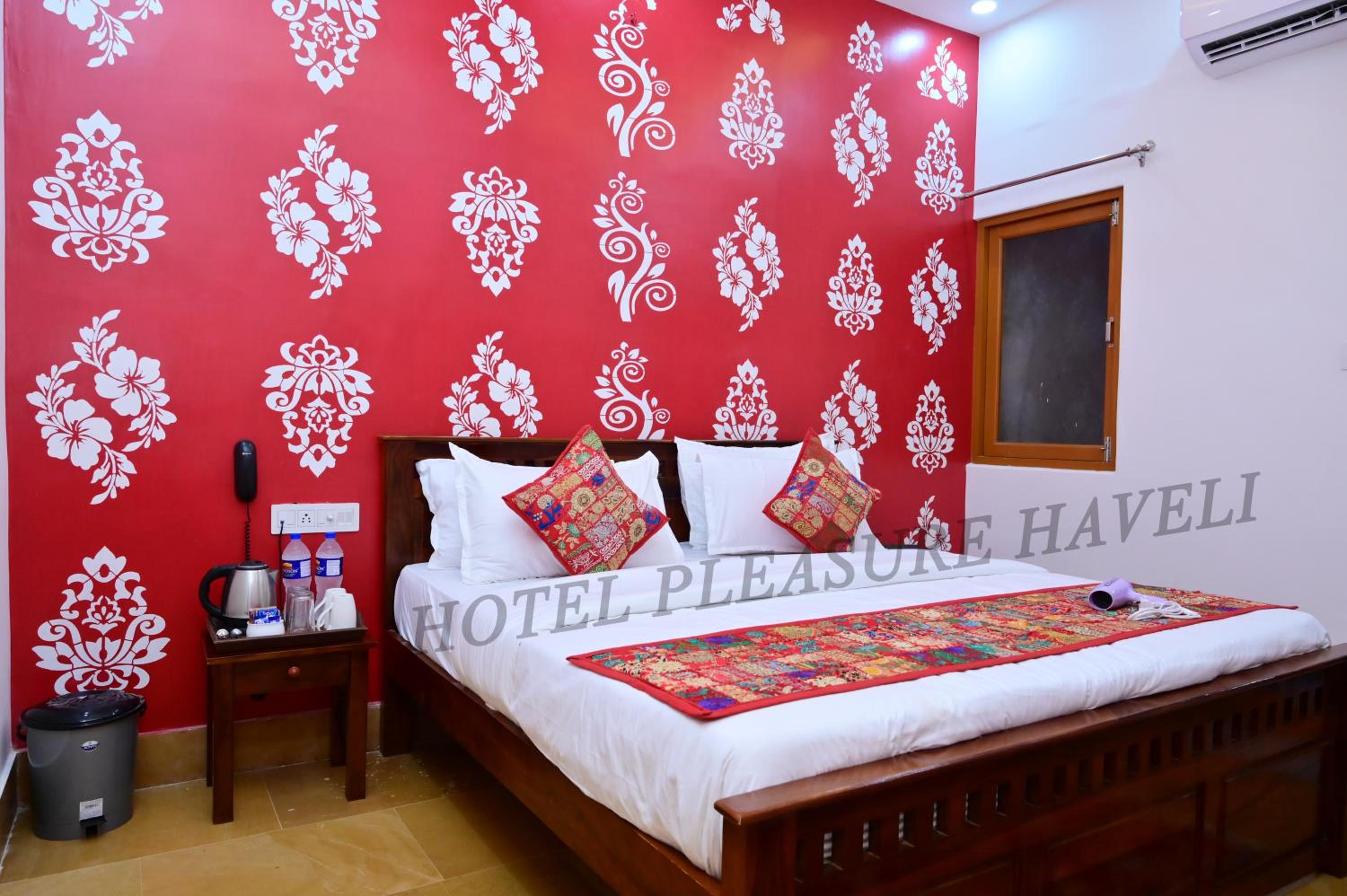 Deluxe King Suite - Photo 7