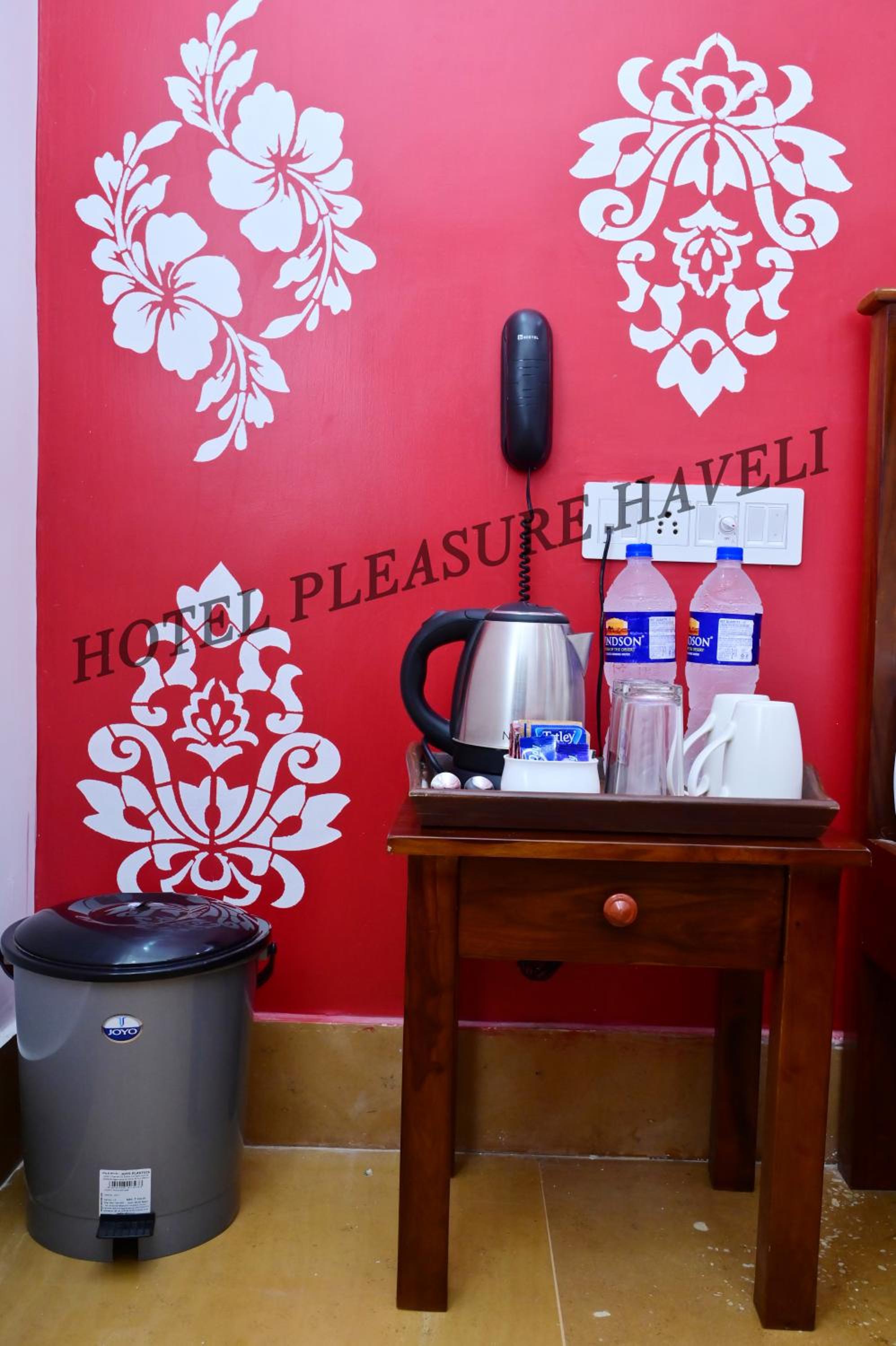 Deluxe King Suite - Photo 5