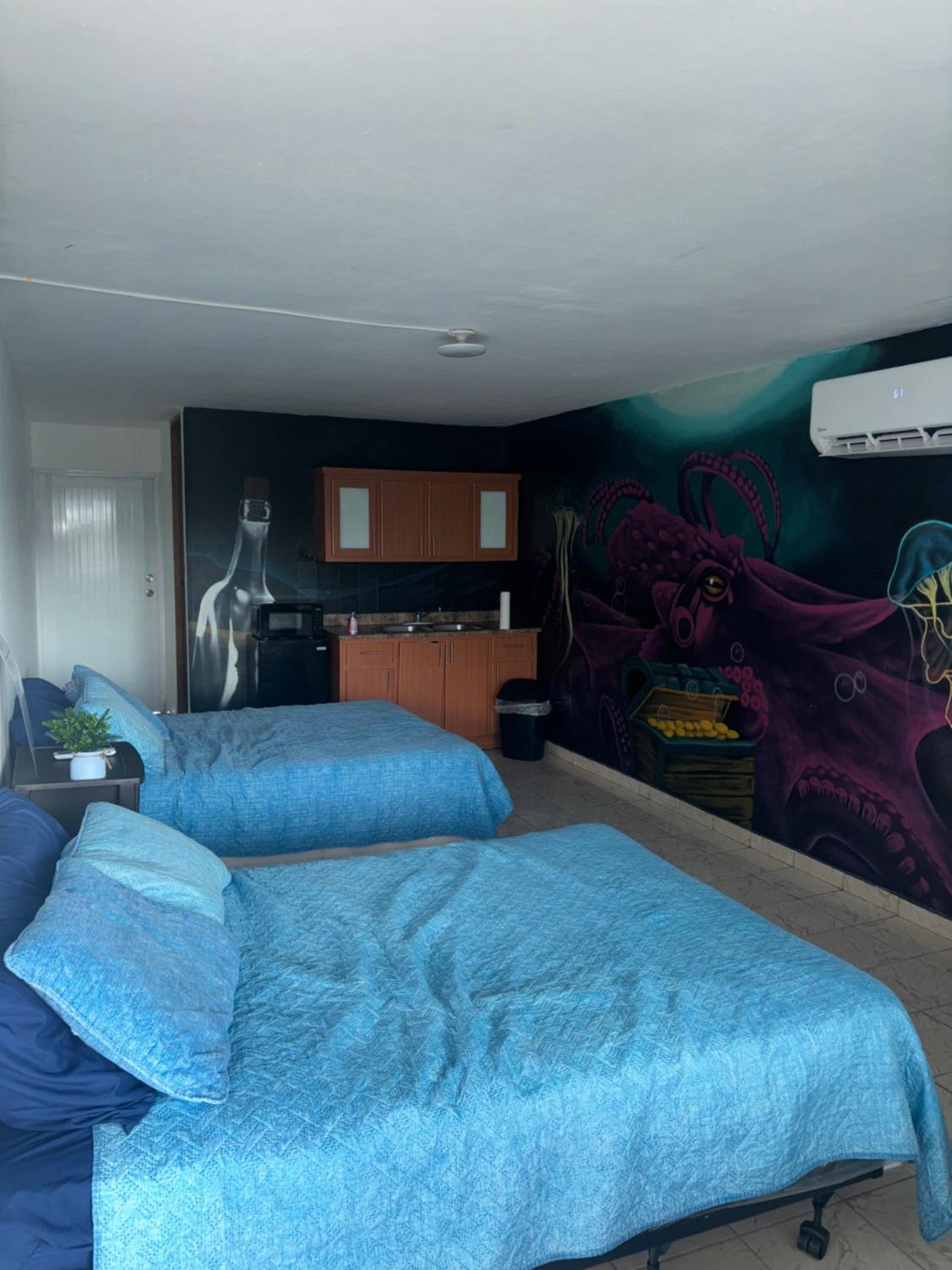 One-Bedroom Apartment photo 1