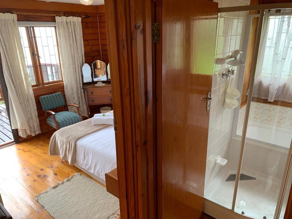 Three-Bedroom House photo 3