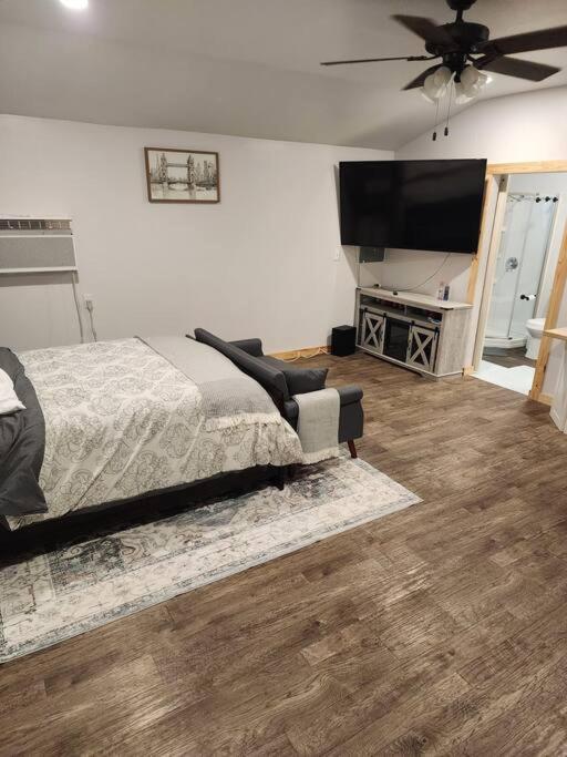 One-Bedroom House photo 1