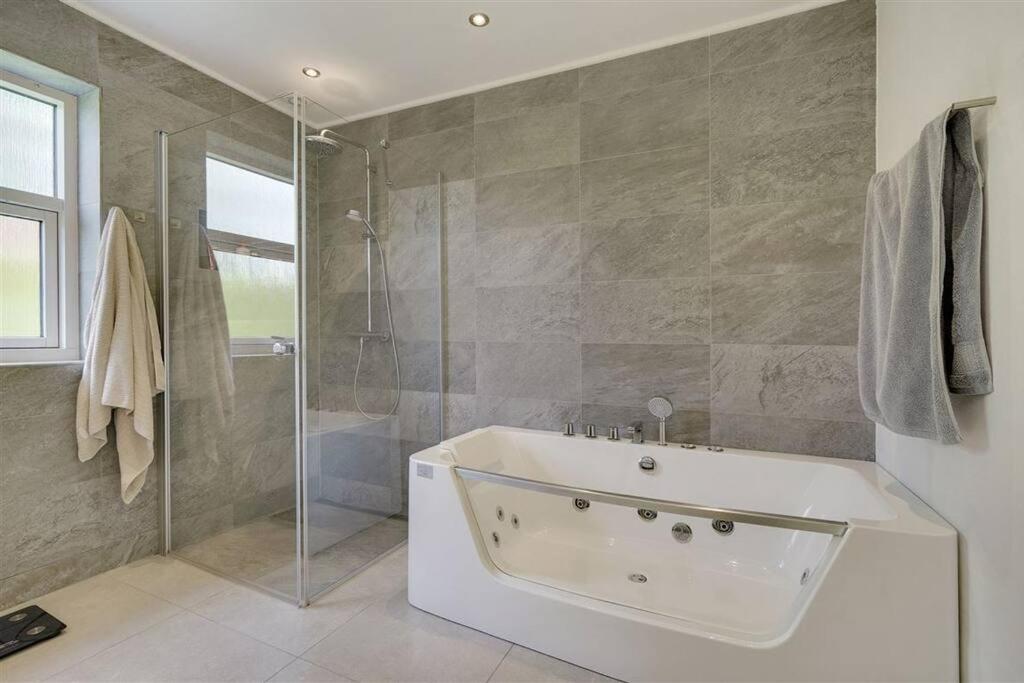 Villa photo 2