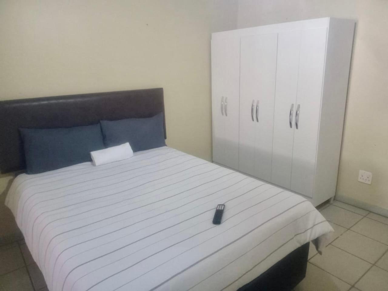 Double or Twin Room with Private Bathroom photo 1