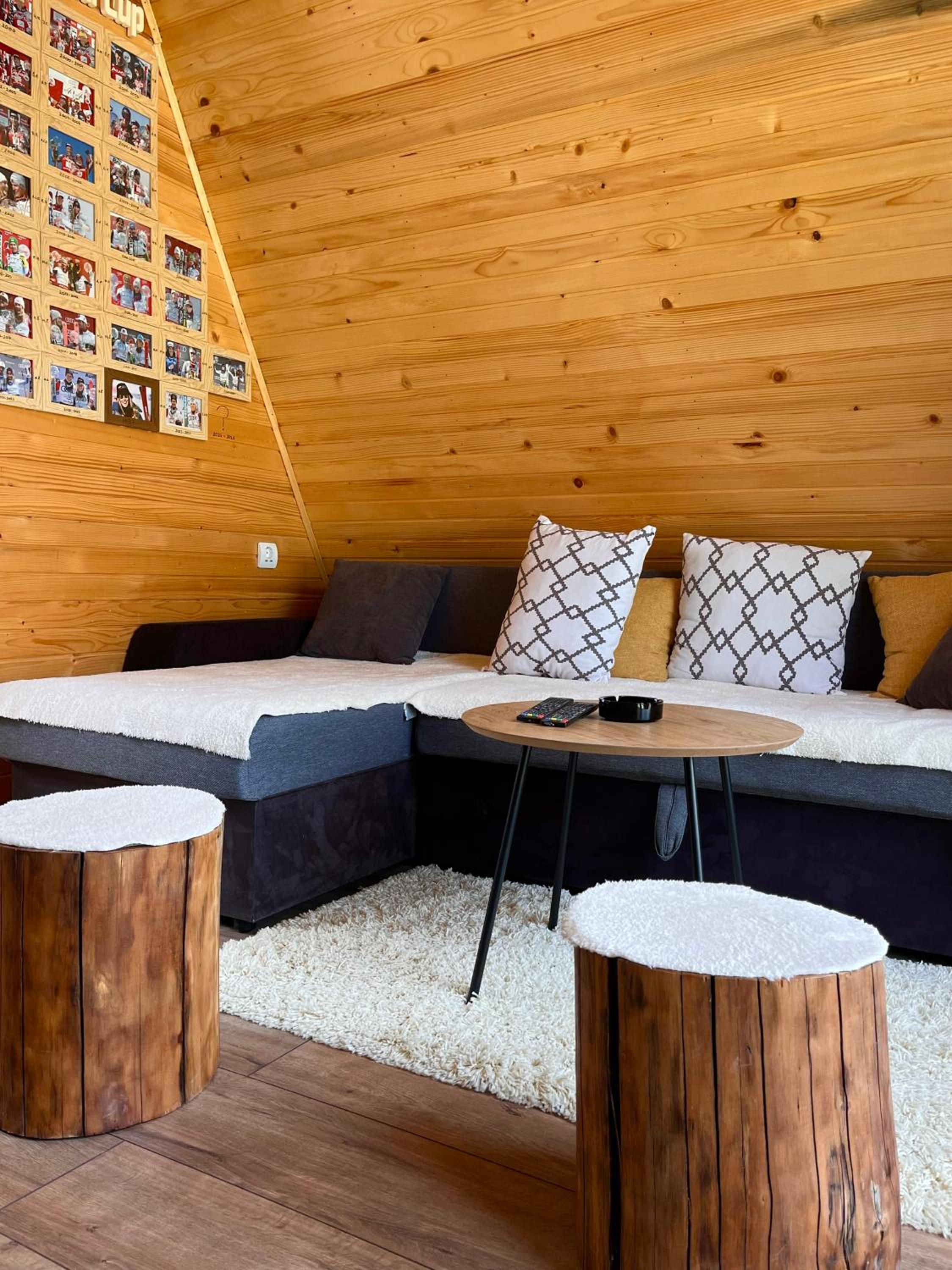 One-Bedroom House photo 1