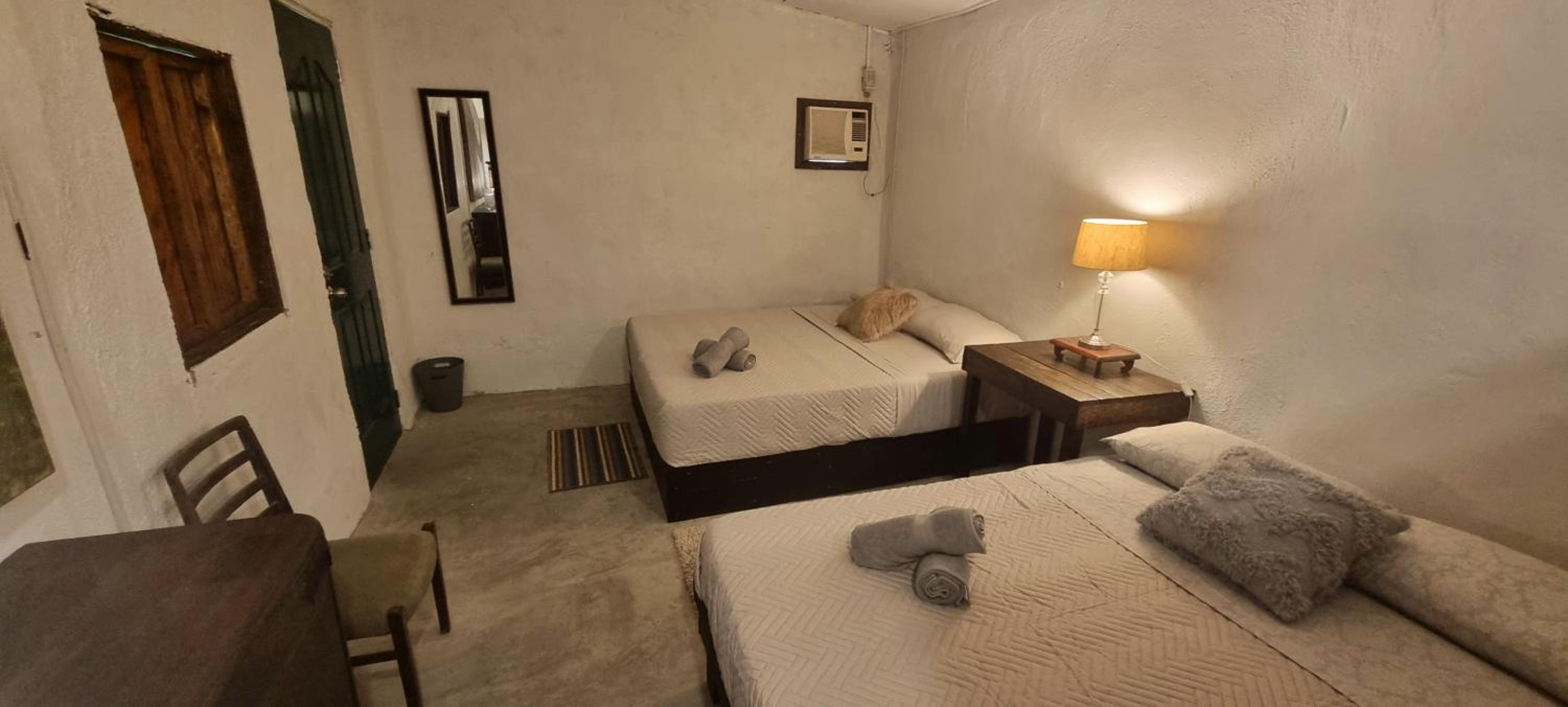 Quadruple Room with Private Bathroom photo 1