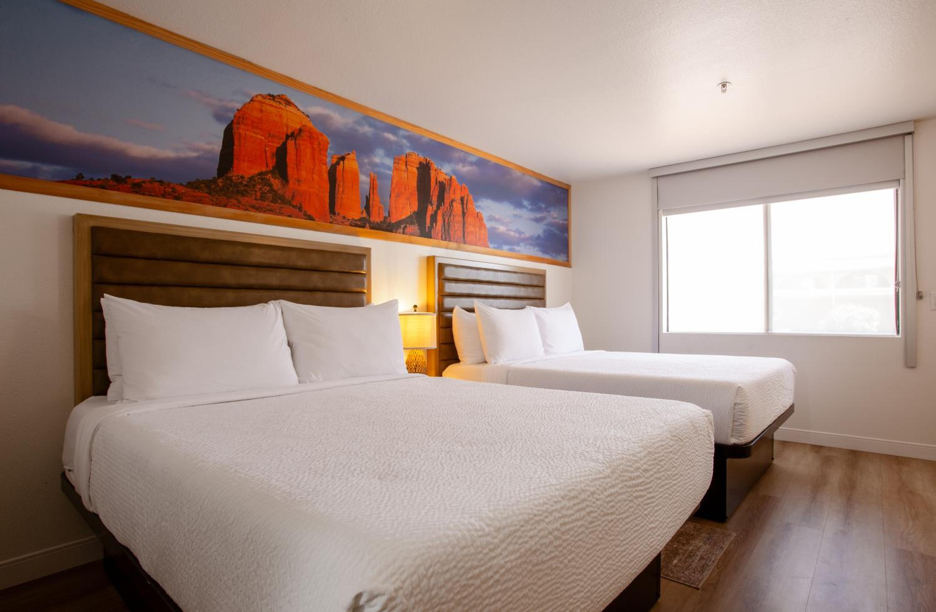 Queen Room with Two Queen Beds - Non-Smoking - Photo 7
