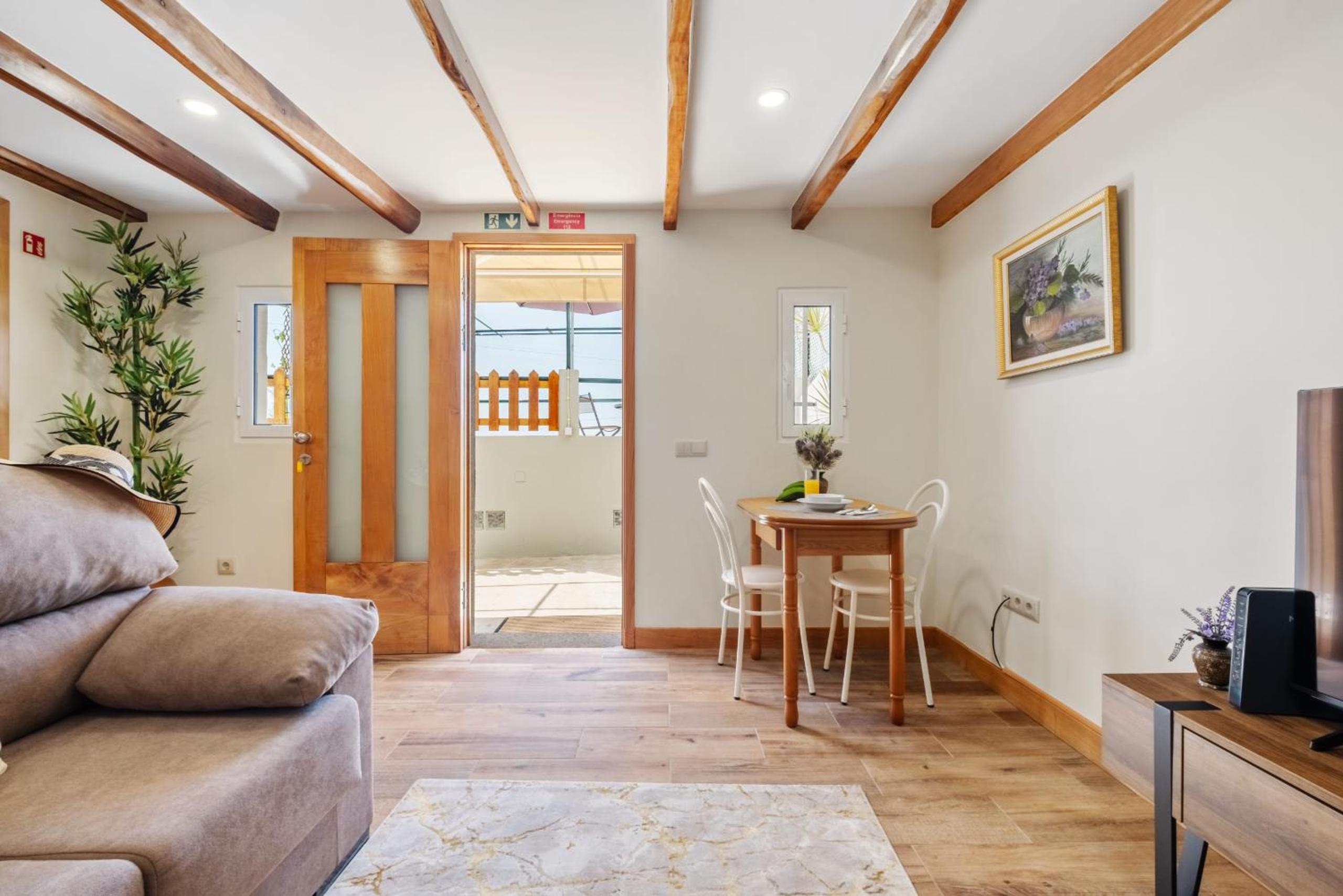 One-Bedroom House photo 1
