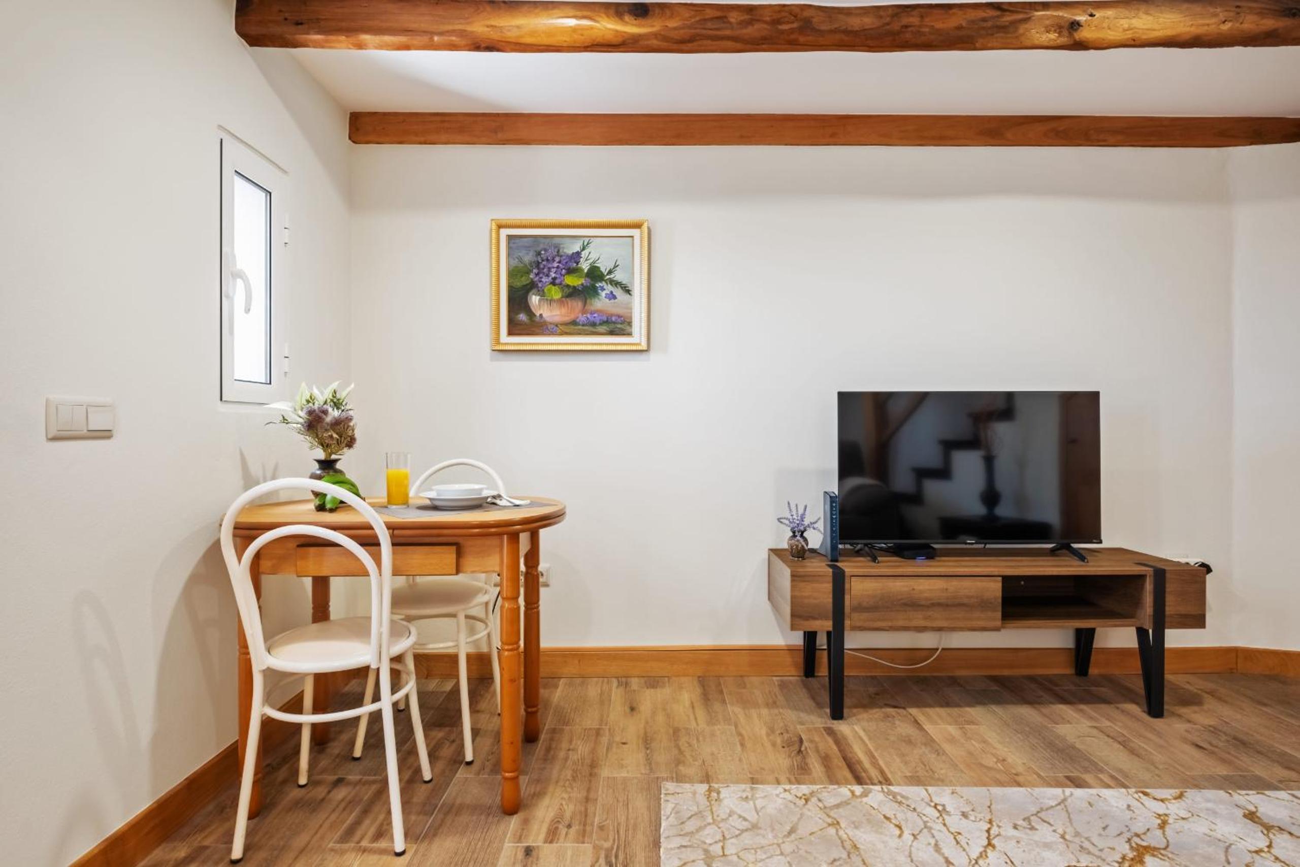 One-Bedroom House photo 2