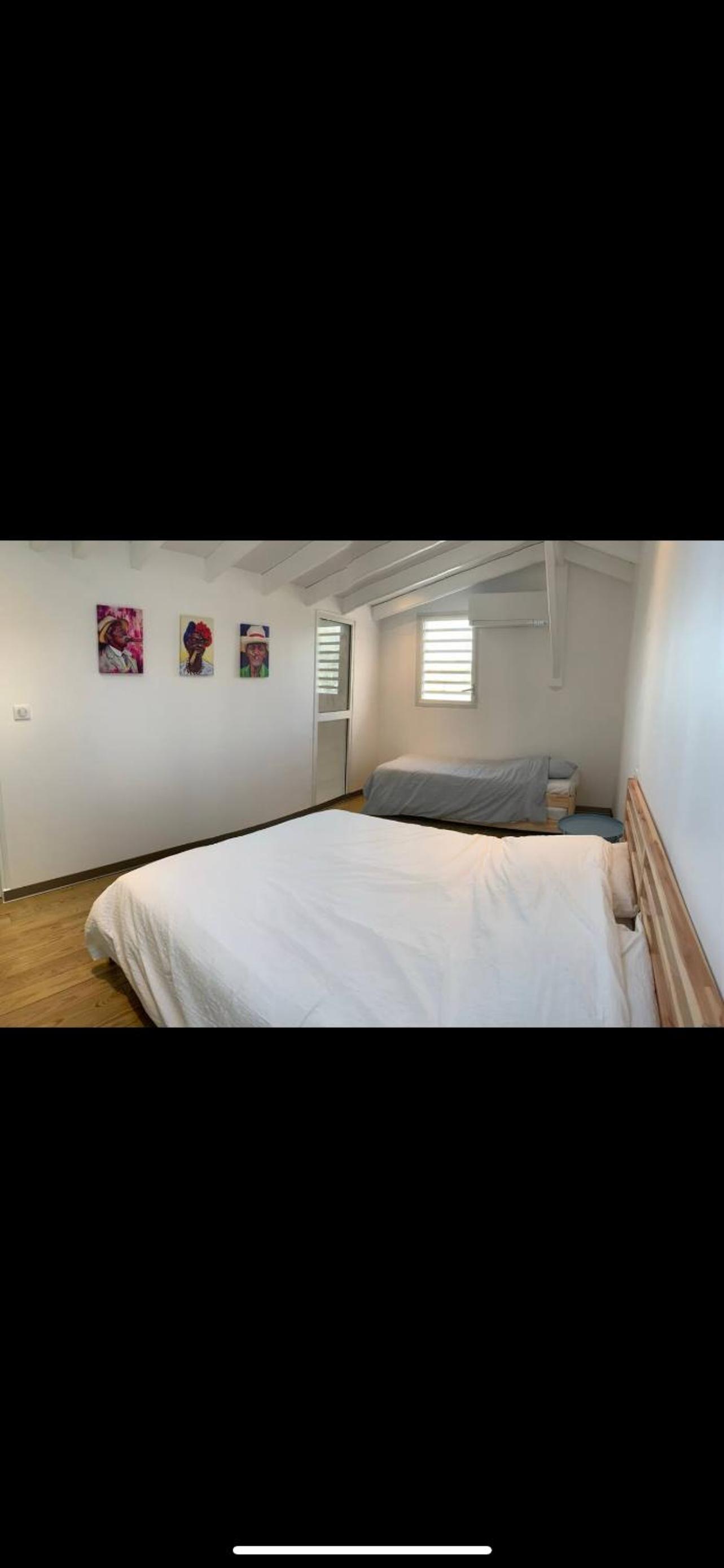 Three-Bedroom Apartment photo 2