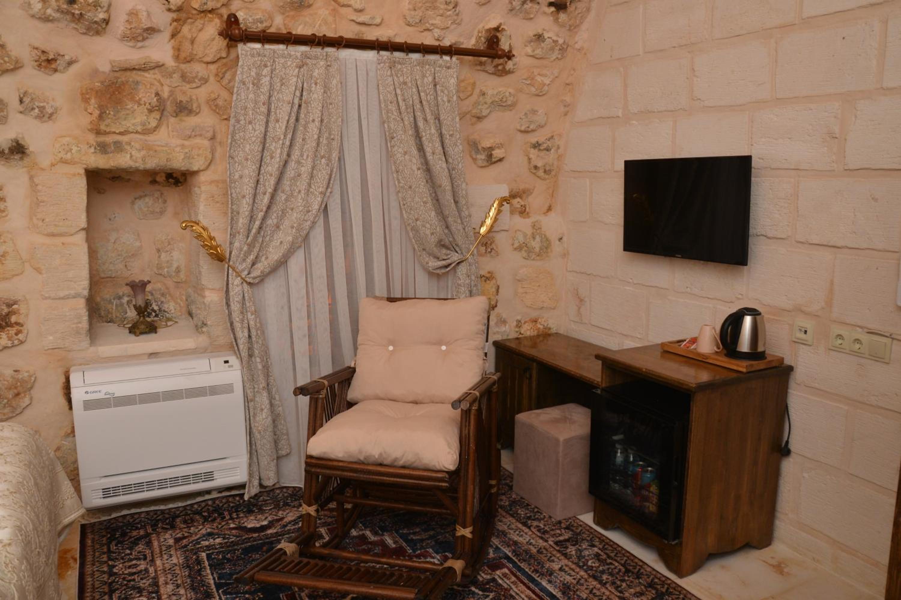Deluxe Triple Room - Photo 11