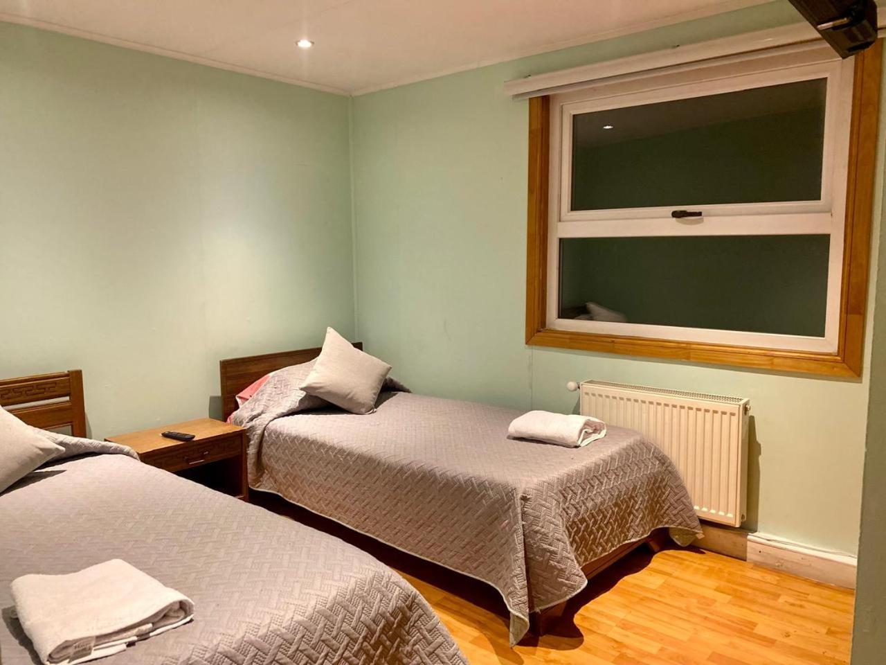 Twin Room with Private Bathroom photo 1