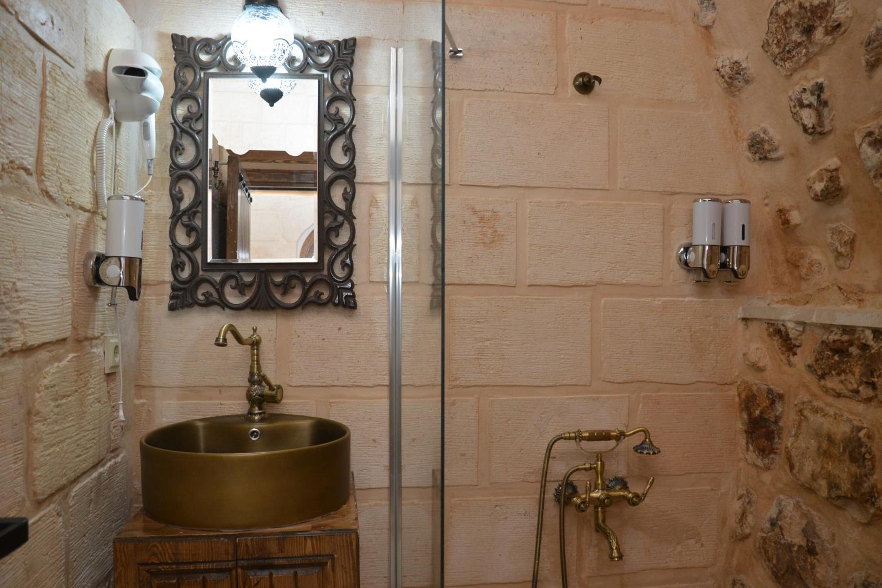 Deluxe Triple Room - Photo 8