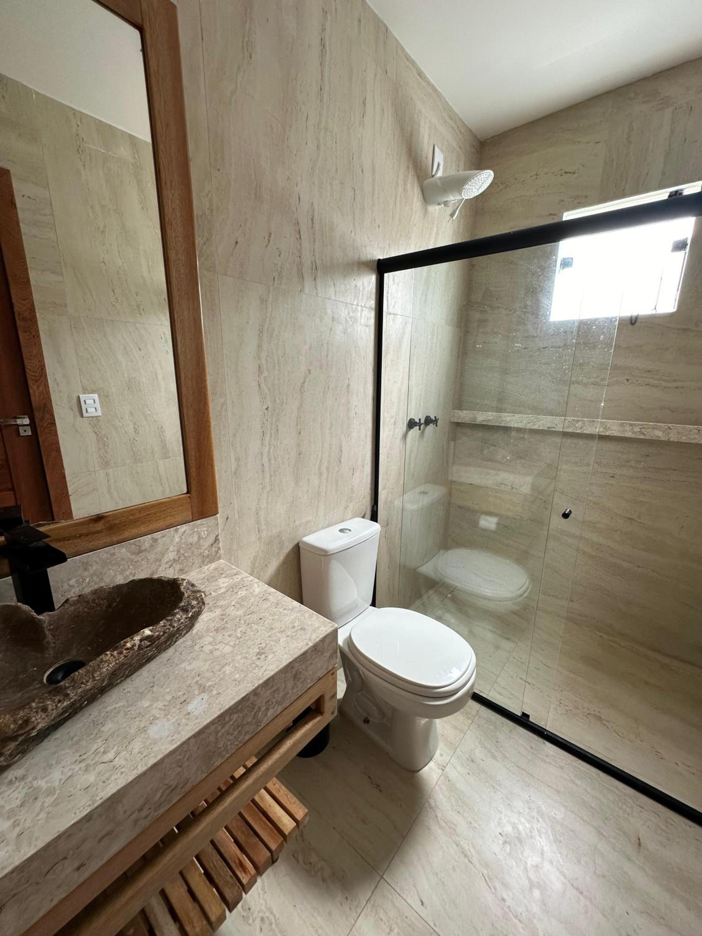 Six-Bedroom House photo 2
