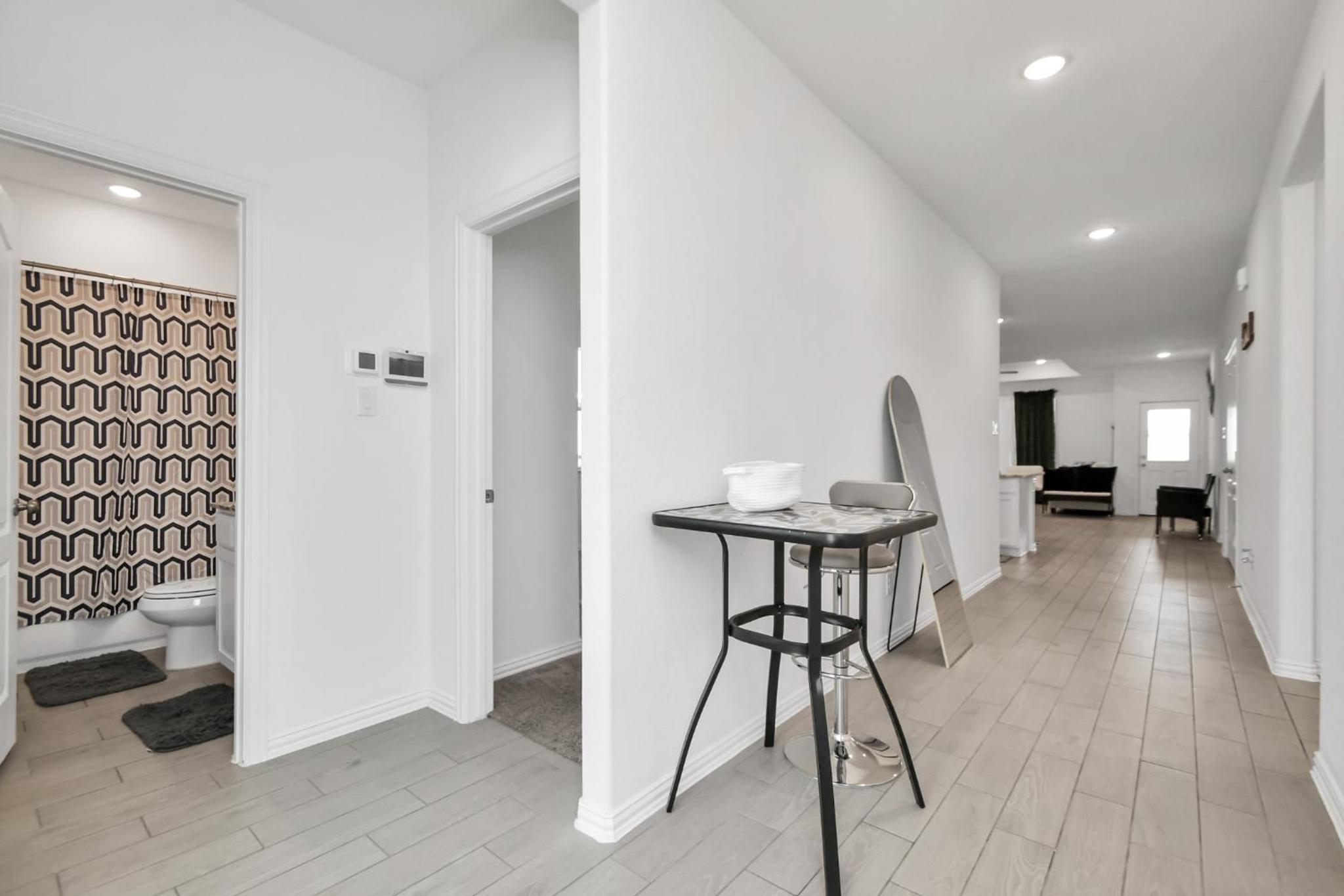 Four-Bedroom House photo 2