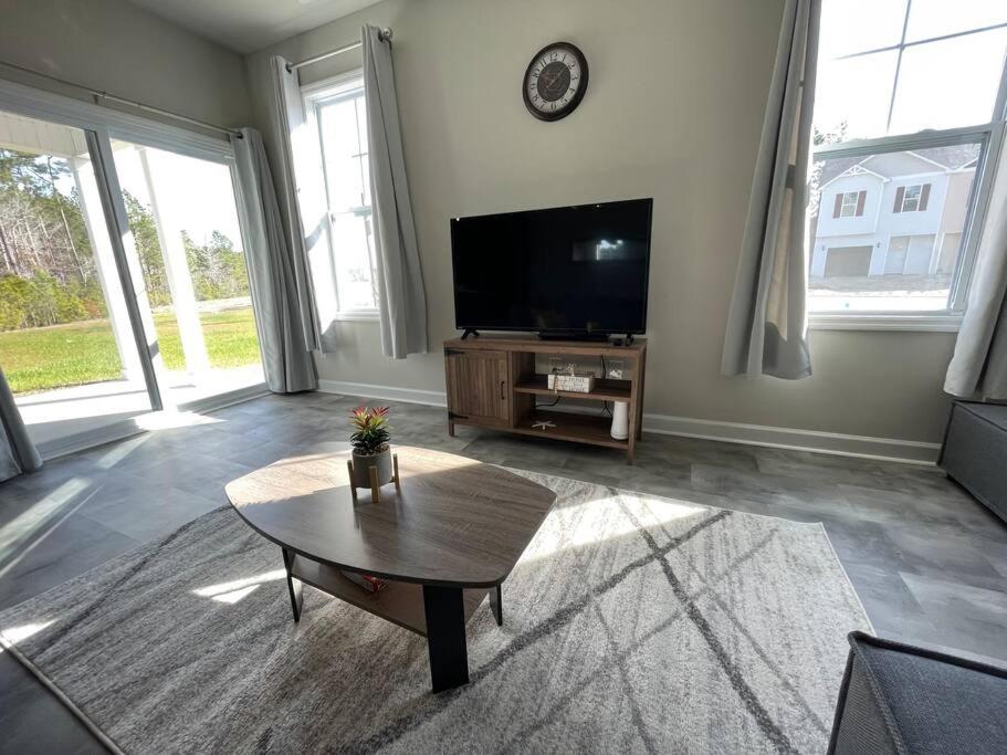 Three-Bedroom Townhouse photo 2