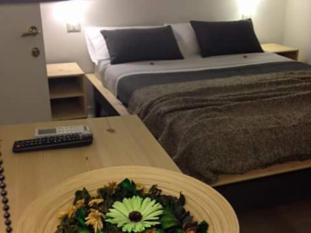 Deluxe Double Room with Balcony - Photo 8