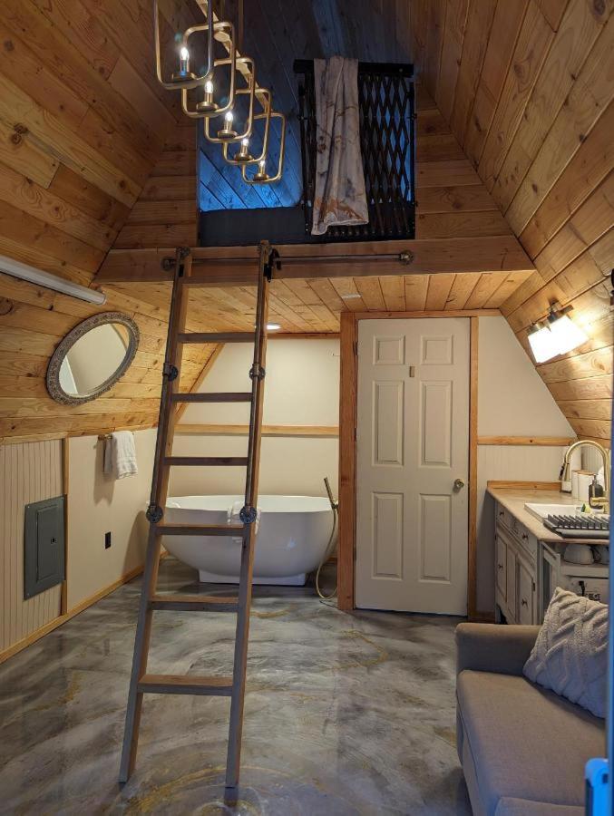 Deluxe King Room photo 1