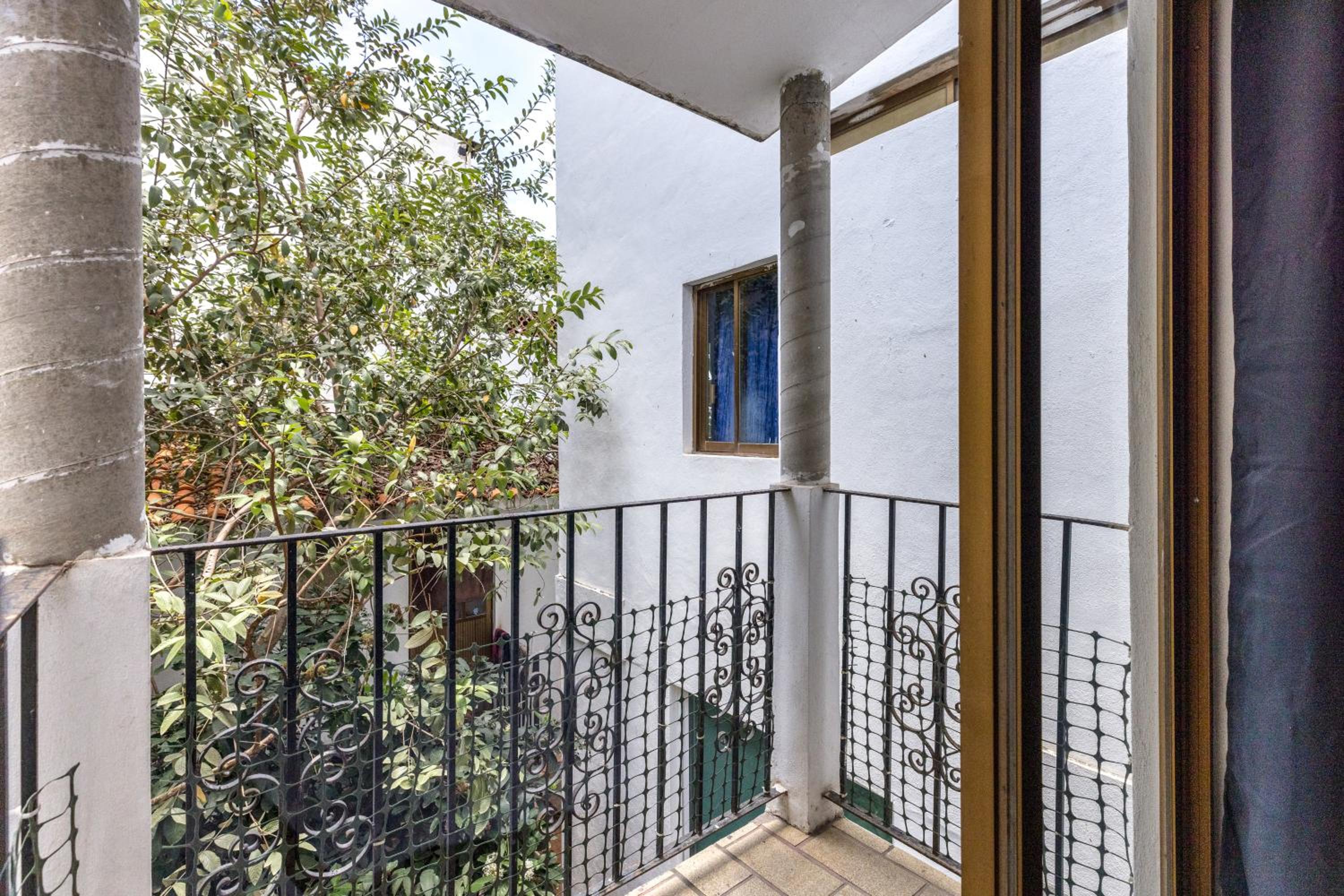 One-Bedroom Apartment with Balcony photo 3