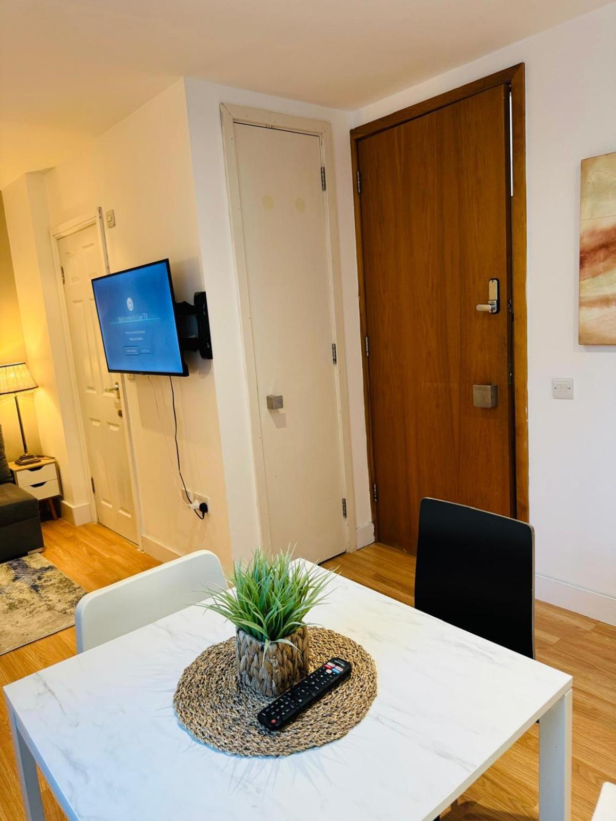 One-Bedroom Apartment photo 3