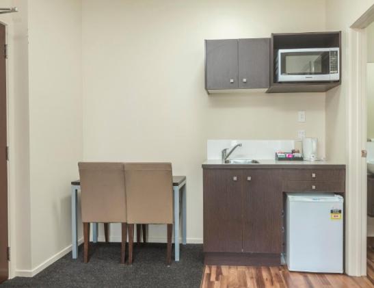 One-Bedroom Suite - Photo 3