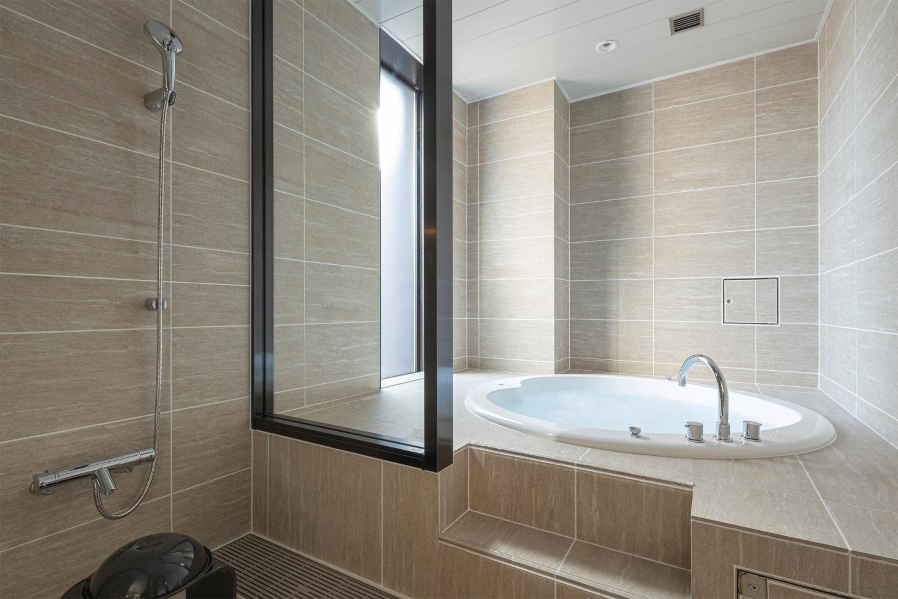 Suite Room - Photo 4