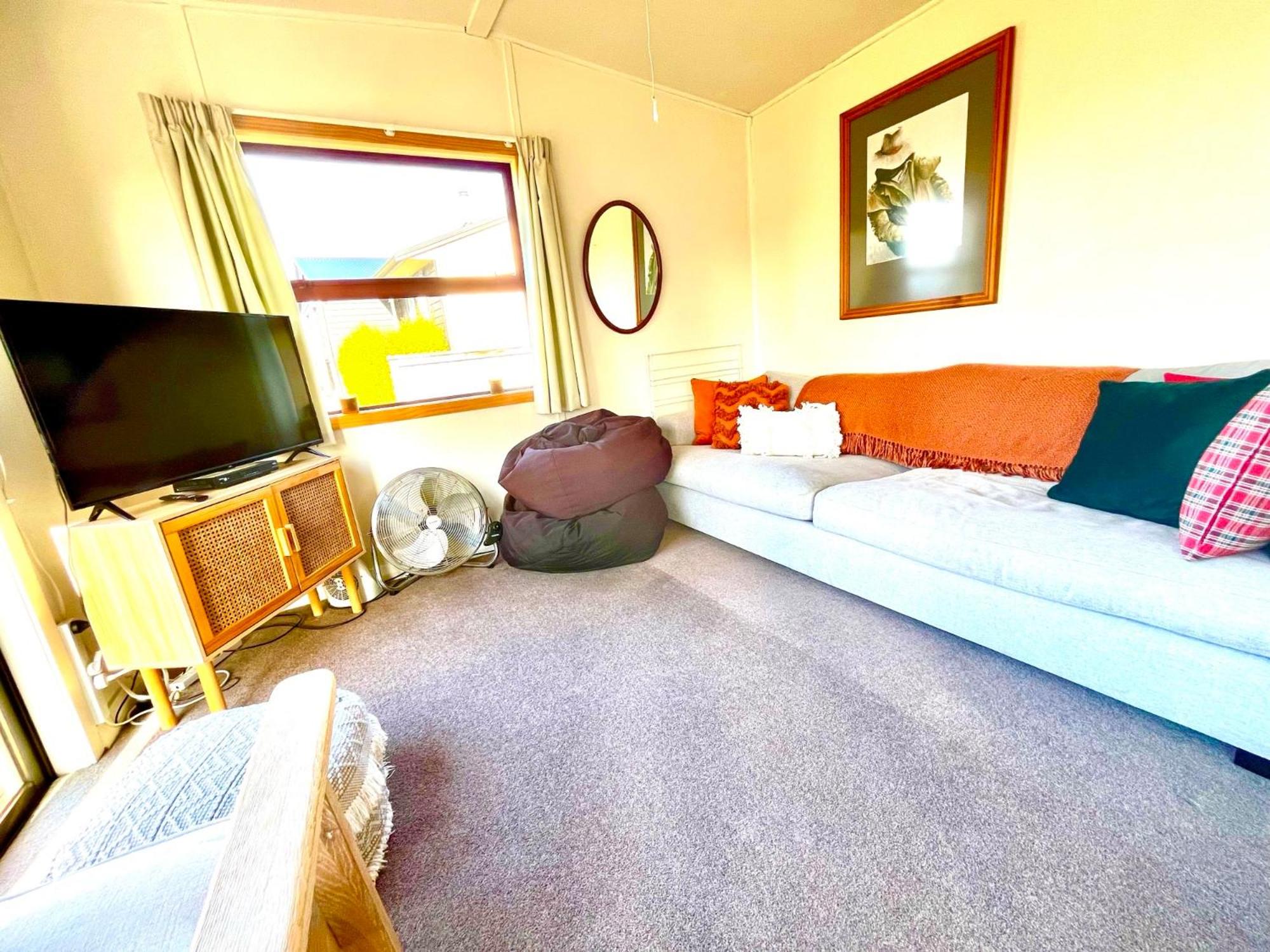 Three-Bedroom House photo 3