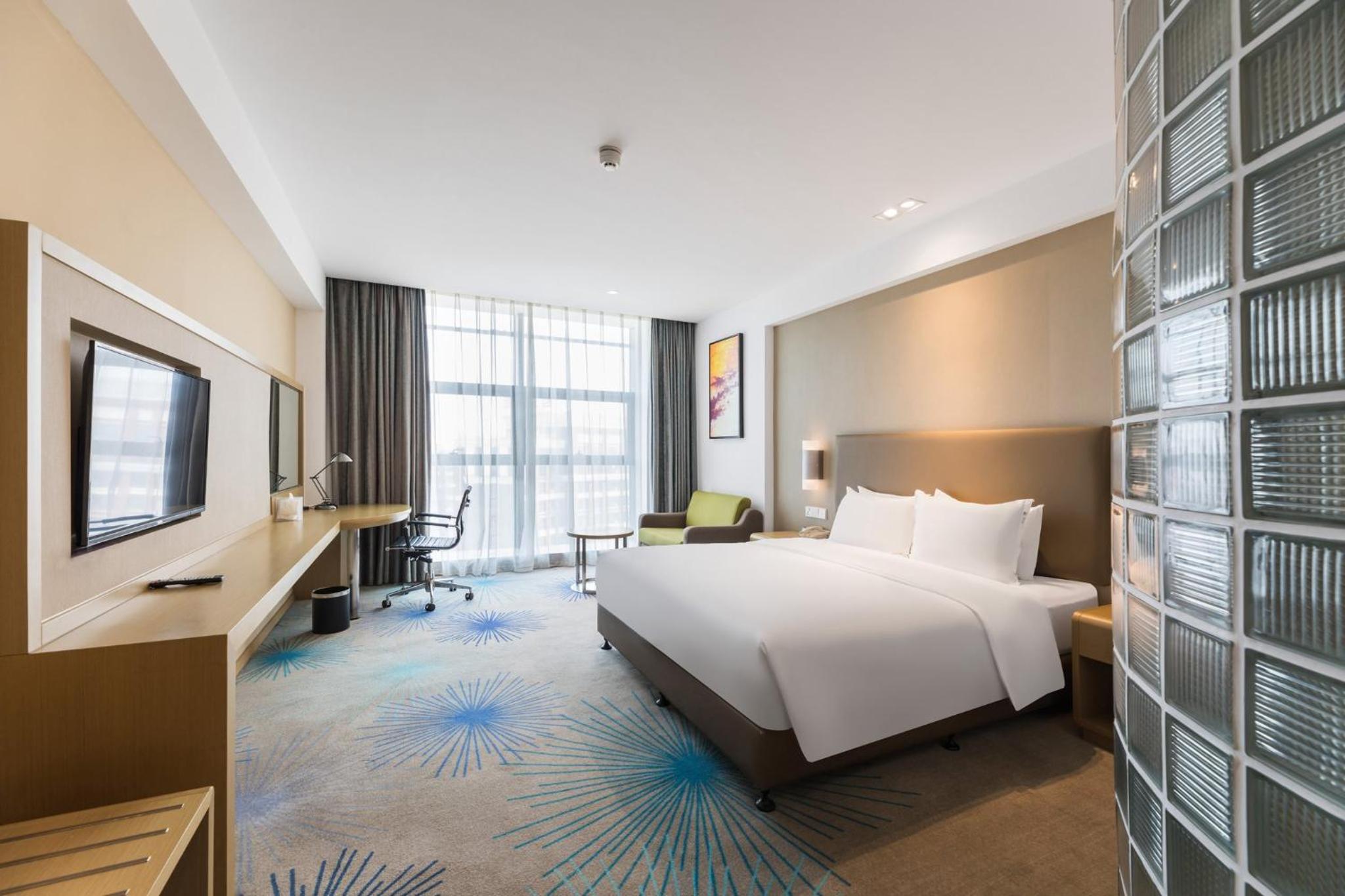 Standard King Room with Extra Space photo 1