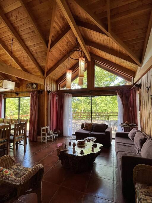 Five-Bedroom House photo 1