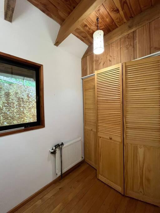 Five-Bedroom House photo 3