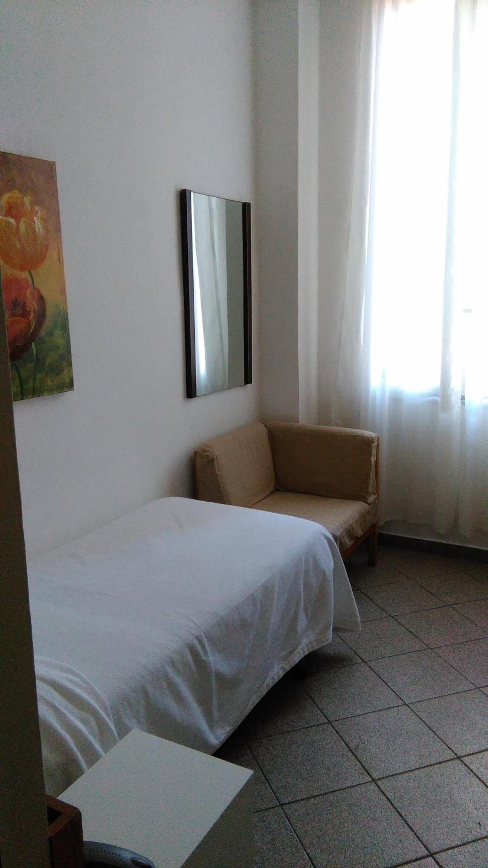Single Room photo 2