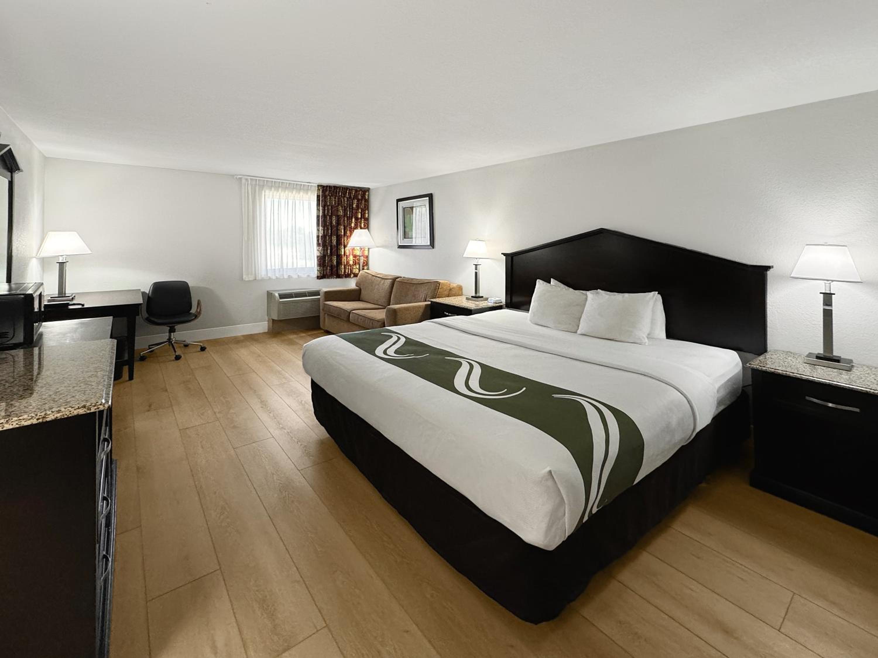 Standard King Room - Non-Smoking  photo 2