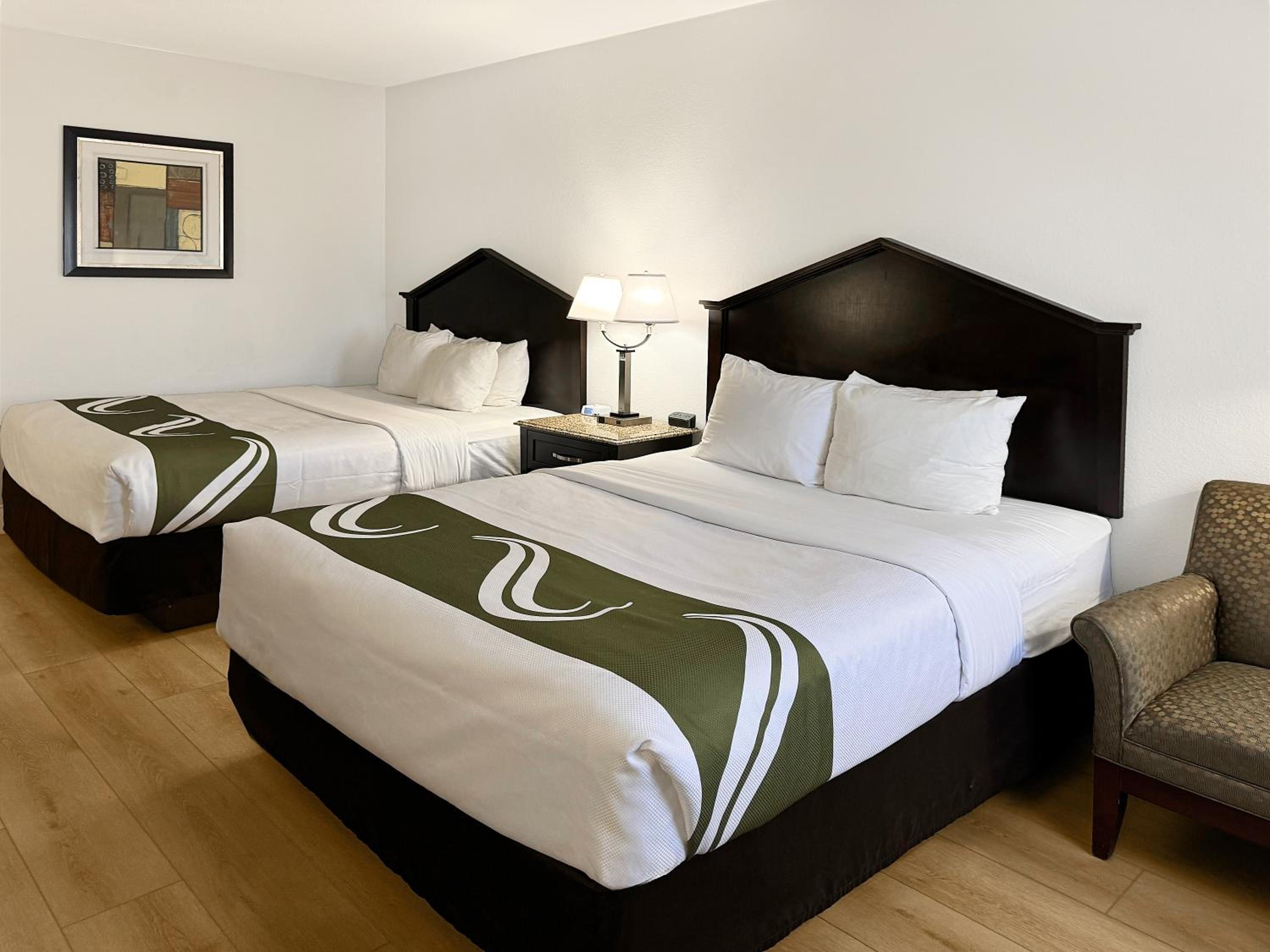 Standard Queen Room With Two Queen Beds And Tub - Accessible/Non-Smoking photo 3