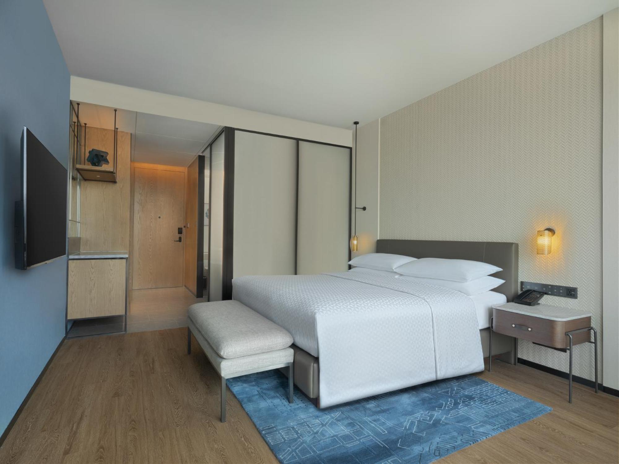 Standard King Room with City View