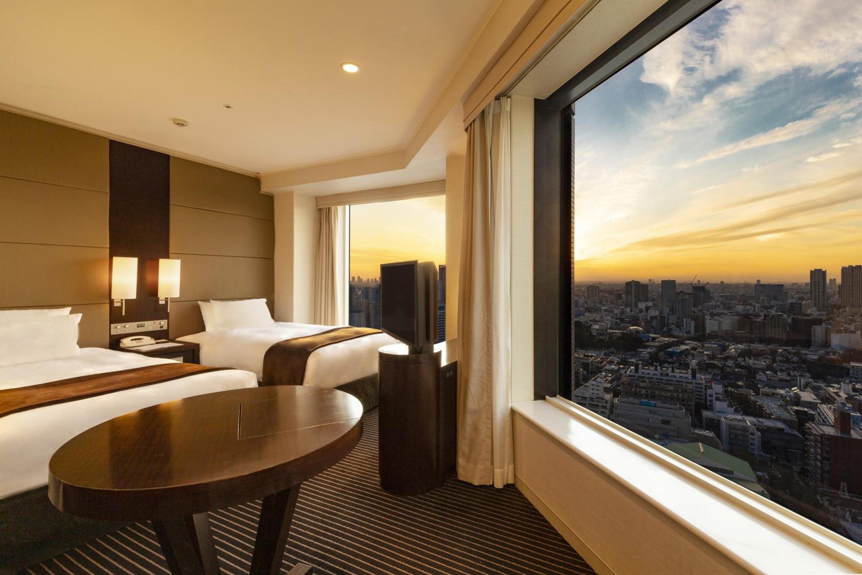 Main Tower 35th-36th Floor Premier Corner Twin Room - Non-Smoking photo 1